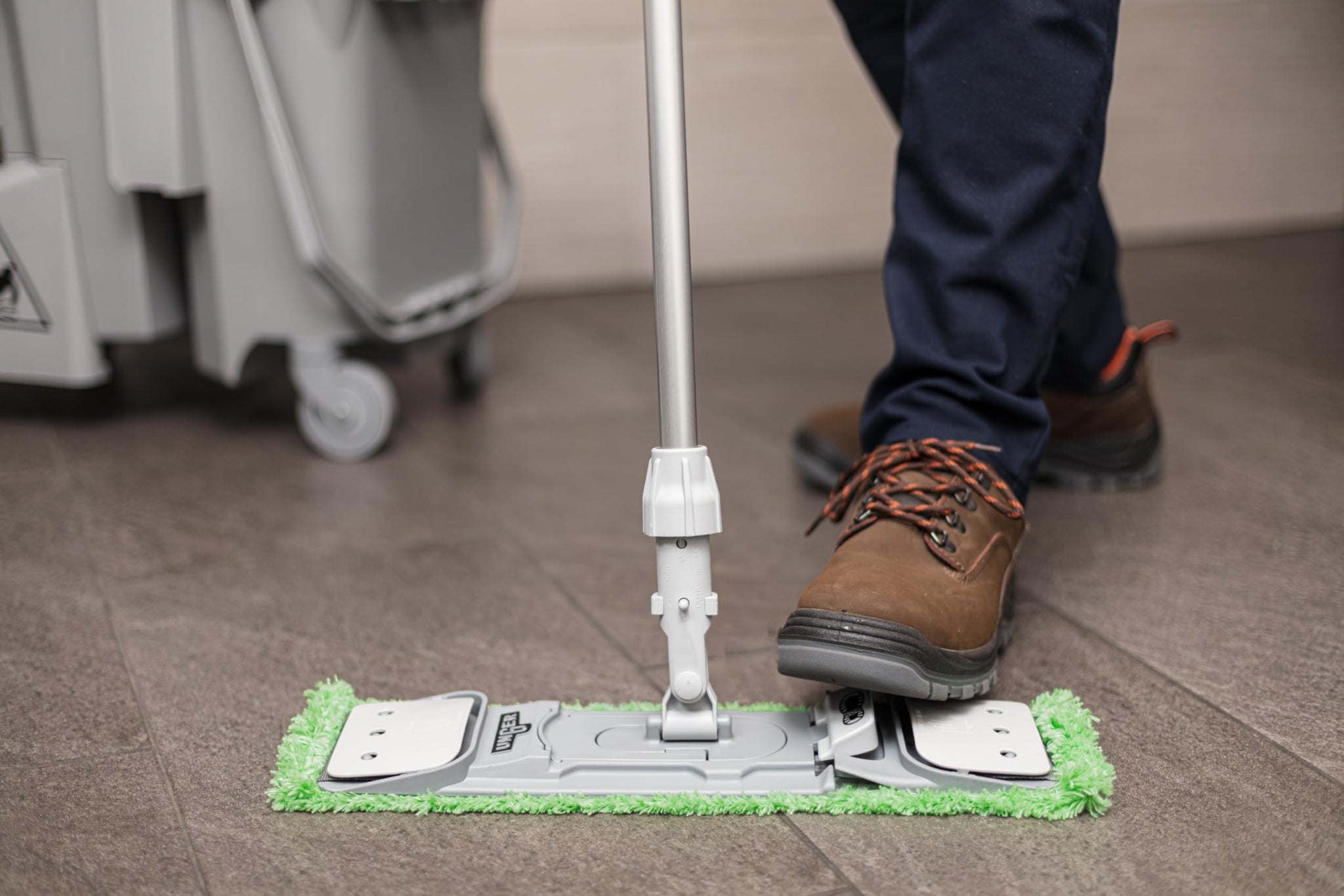 Unger Commercial SmartColor MicroMop 15.0, 16" Wet Dry Microfiber Mop Pad, Reusable - Heavy-Duty Floor Cleaning for Stone & Tile Floors, Green - MM400