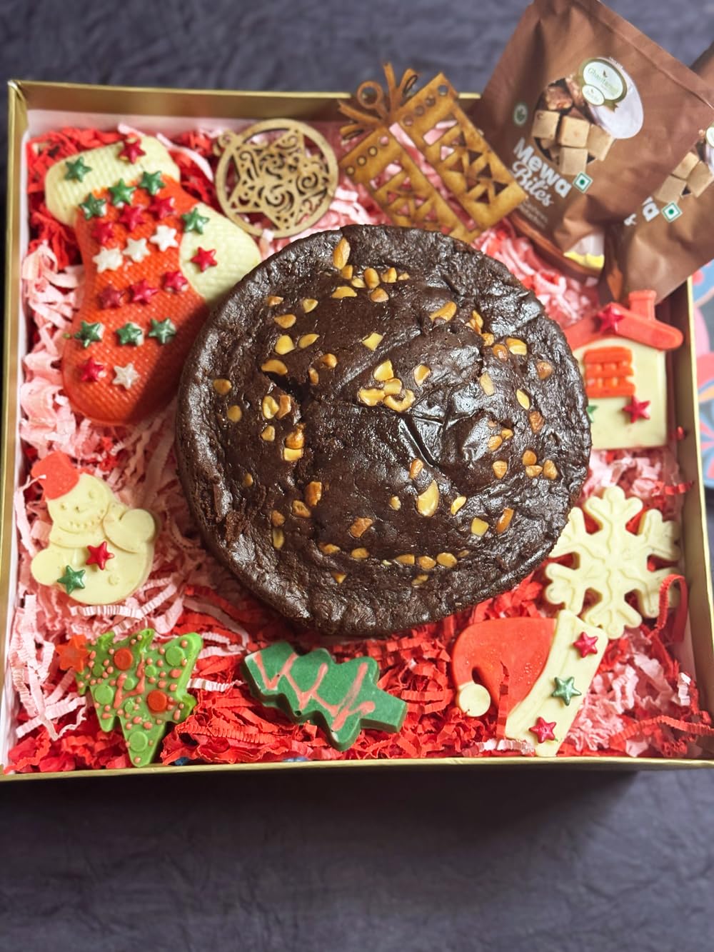 Ghasitaram Gifts Jaiccha Christmas Gifts Big Hamper Box with chocos, tags, pouches, plum cake 500 gms