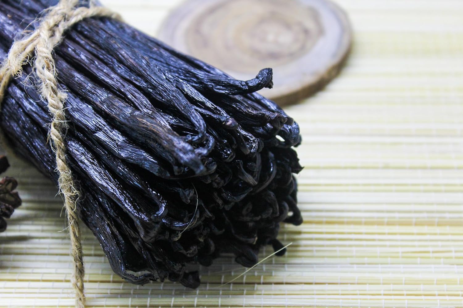 50 Aromatic Tahitian Vanilla Beans for Making Vanilla Extract, Grade B Vanilla Beans, 5-5.5 inches, Perfect Homemade For Baking and Cooking (50 Beans)