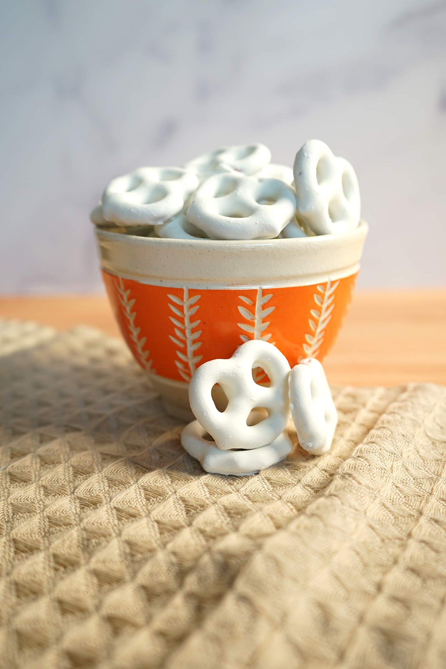 Green Jay Gourmet White Chocolate Covered Pretzels - Handmade & Fresh Gourmet Candy - Sweet & Salty Snack - Great Gift for Chocolate Lovers - 14 Ounce