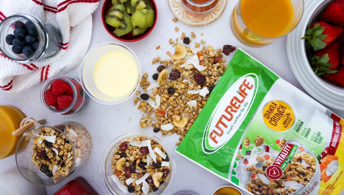 FUTURELIFE Smart Food Crunch Granola | 700g/24.7oz | 7g Protein | High Energy | Contains Probiotics | Rolled Oats | High In Dietary Fiber | Berries