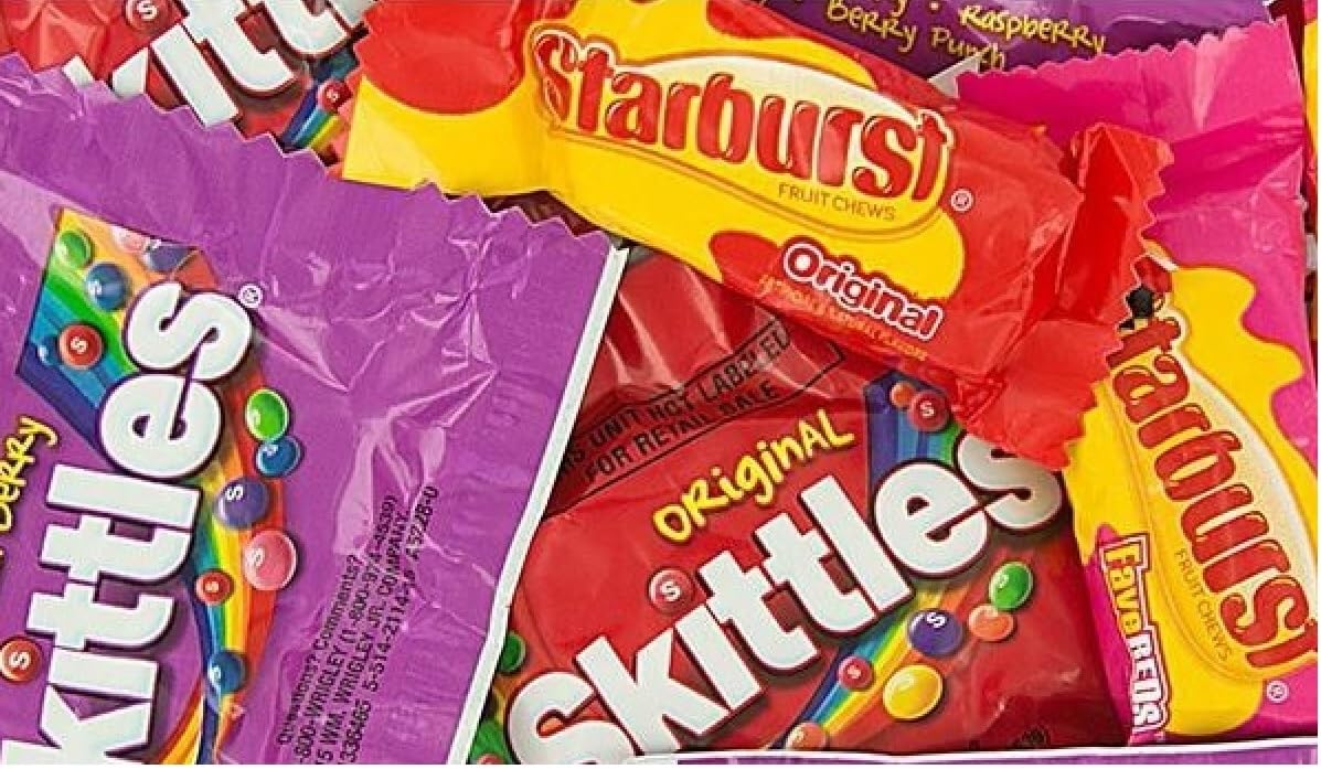SKITTLES & STARBURST Variety Pack Fun Size Chewy Fruity Candy Assortment, Contains 4 Fruity Flavor Varieties, 255 Count (Pack of 1)