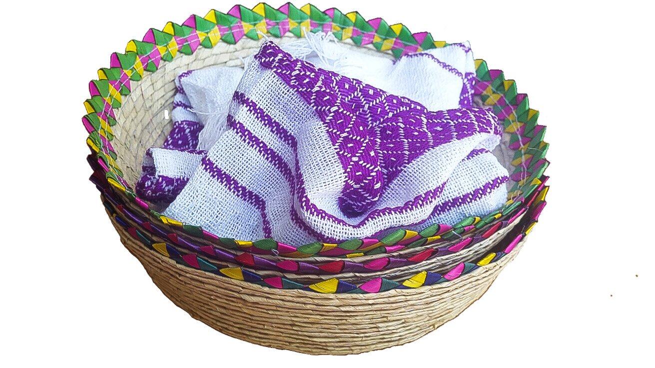 Jacq & Jürgen - 3 Pack Crown Tortilla Baskets with 1 Cotton Tortilla Cloth - Handwoven Palm Tortillero Bundle, Traditional Mexican Kitchen Décor
