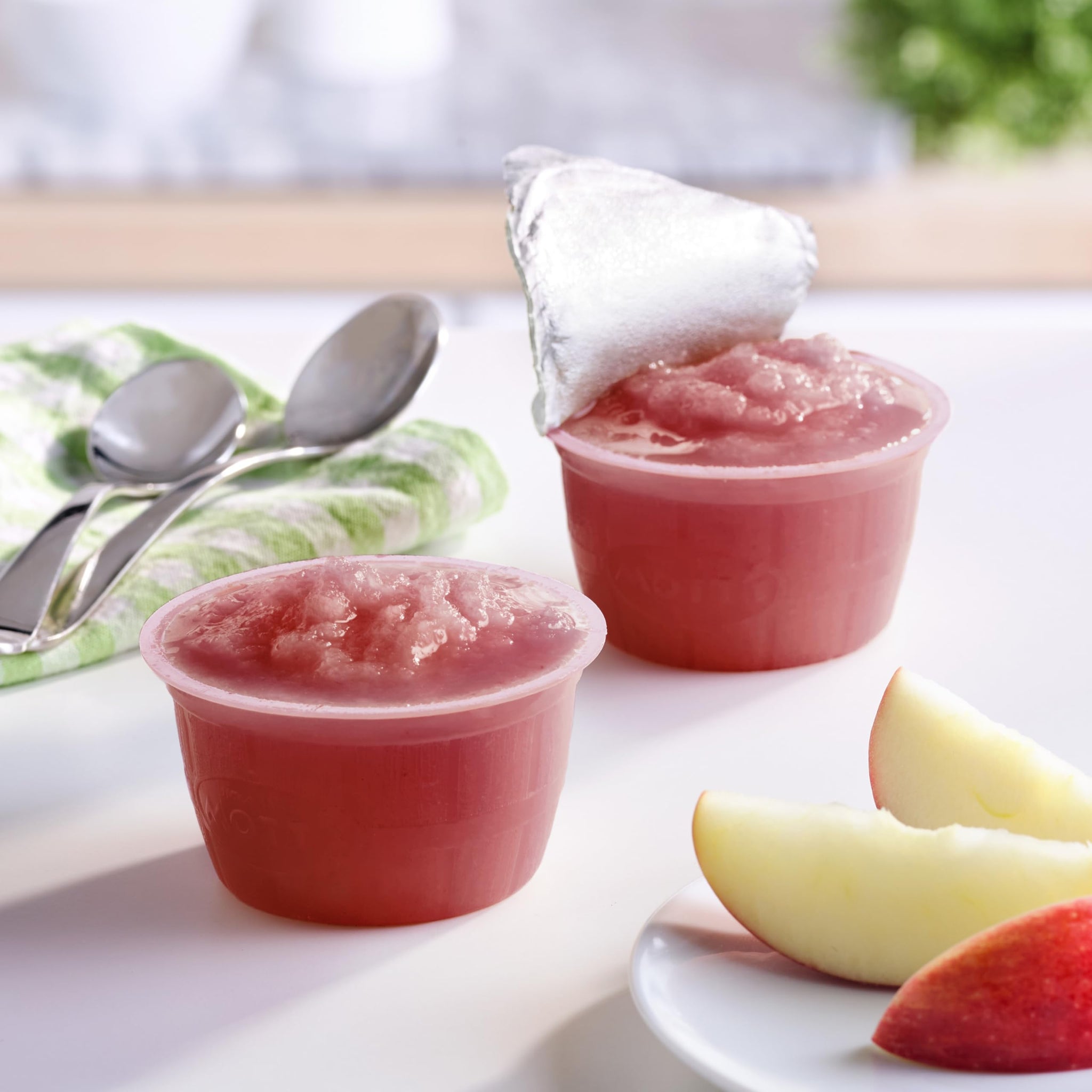 Mott's Strawberry Applesauce, 4 oz cups, 6 count