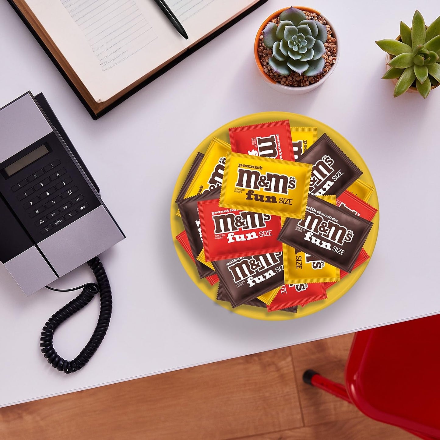 M&M'S Fun-Size Milk Chocolate Candy Pack, 19.41 oz., 35 Pieces (460668)