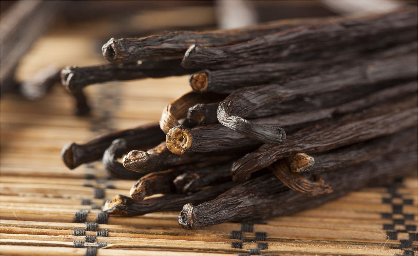 Papua New Guinea Vanilla Beans Whole Grade A Vanilla Pods for Homemade Vanilla Extract, Baking, Ice Cream, Flavoring, & Vanilla Powder (50 Pack)