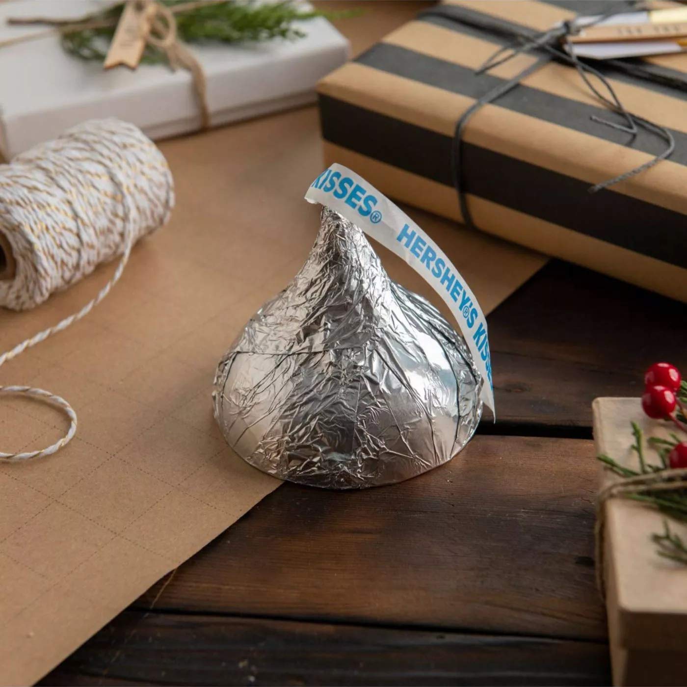 HERSHEY'S KISSES Solid Milk Chocolate Candy Gift Box, 7 oz