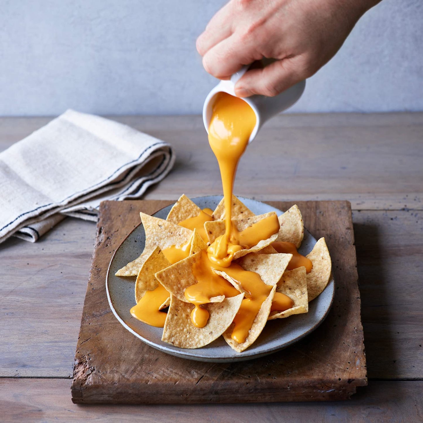 Daiya Zesty Cheddar Style Cheeze Sauce :: Plant-Based Nacho Cheese Sauce and Queso Dip :: Vegan, Dairy Free, Gluten Free, Soy Free, Rich Cheesy Flavor