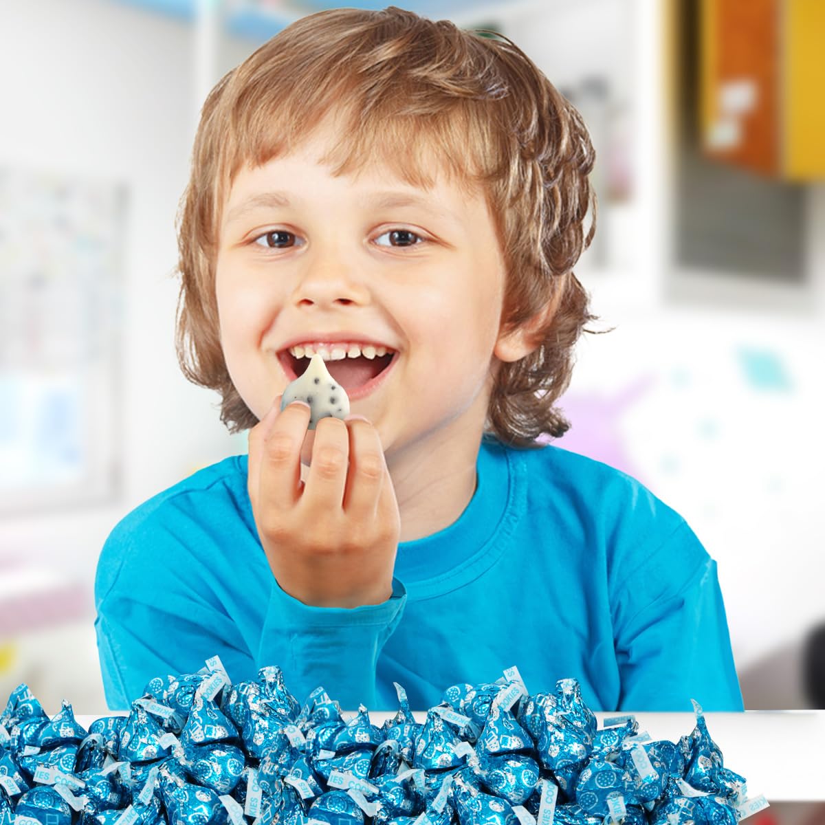 Cookies & Cream Kisses Bulk Pack 4 Pound (Approx 400 Pieces) Individually Wrapped White Chocolate Cookies n Cream Candies For Parties, Special Events