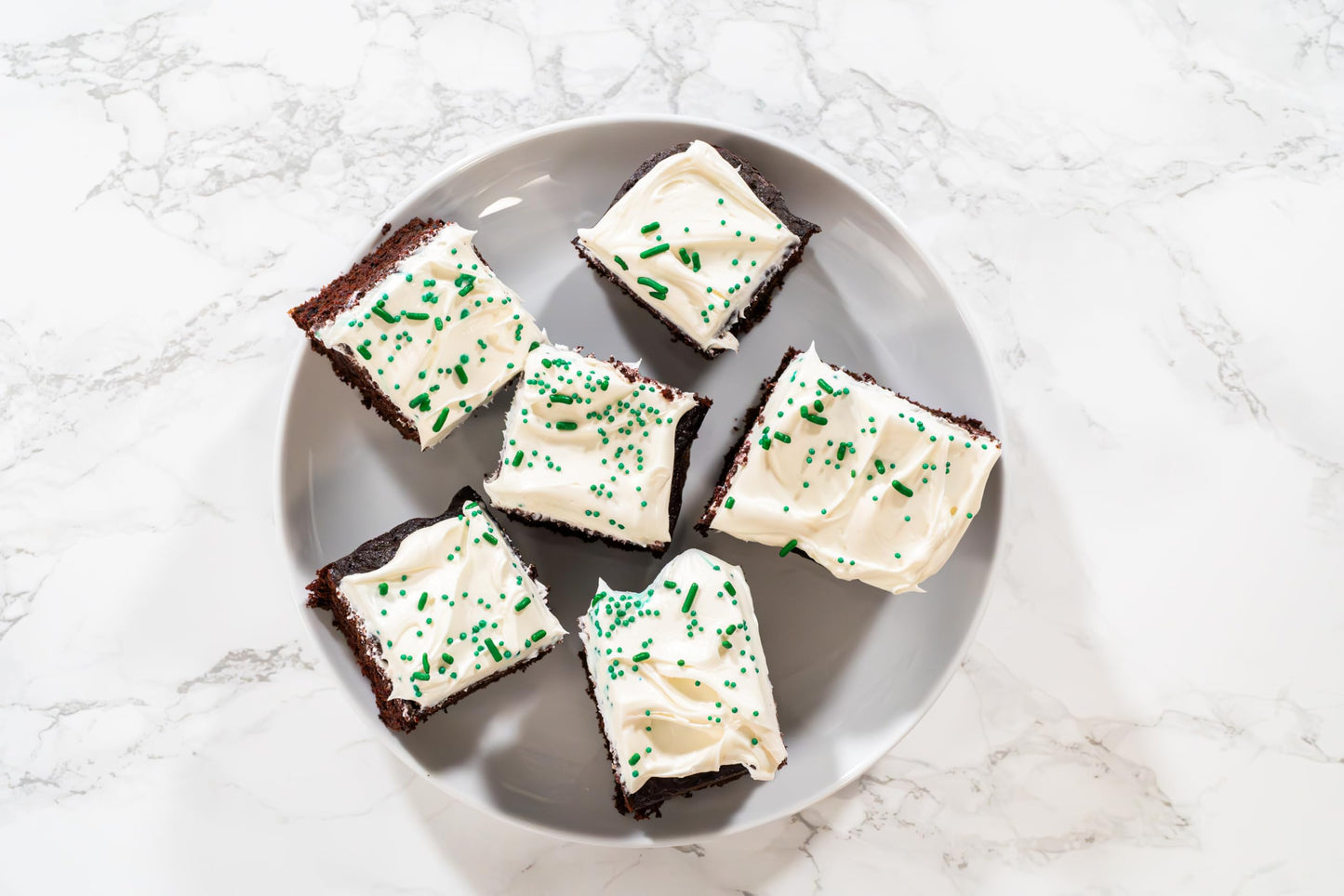 Bakerpan Green Nonpareils Sprinkles - 7 Ounces Green Sprinkles for Cake Decorating, Edible Nonpareils for Cupcakes, Ice Cream & Cookies (Made in USA)