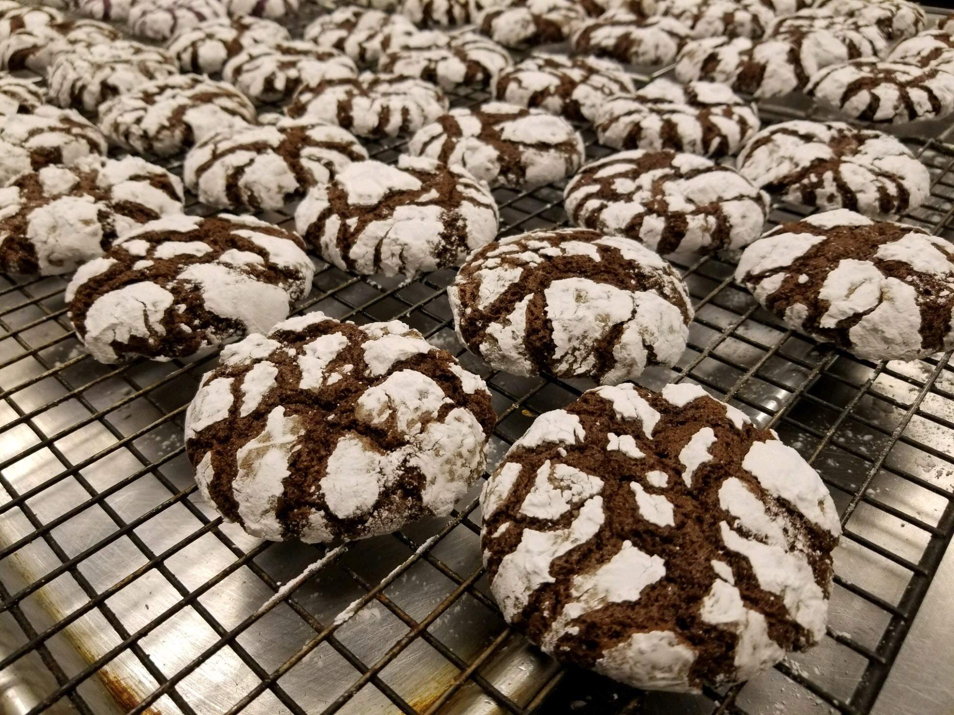Gwenie's Pastries, Crinkles Cookies, Chocolate, One Pack, 3 Pieces per Pack