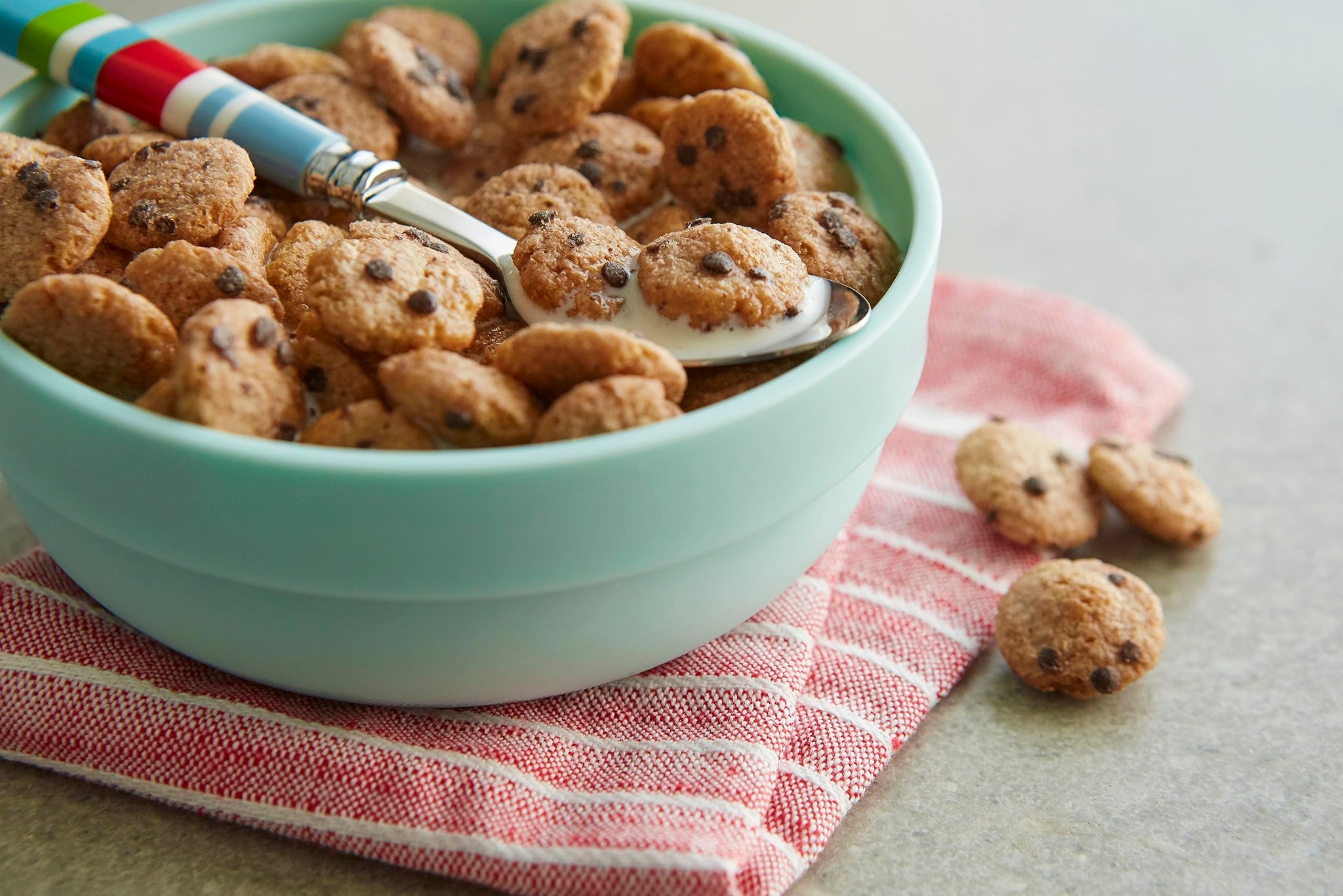 Malt-O-Meal Chocolatey Chip Cookie Bites Breakfast Cereal, Cookie Flavored Cereal, Large Cereal for Family, 34 OZ Resealable Cereal Bag