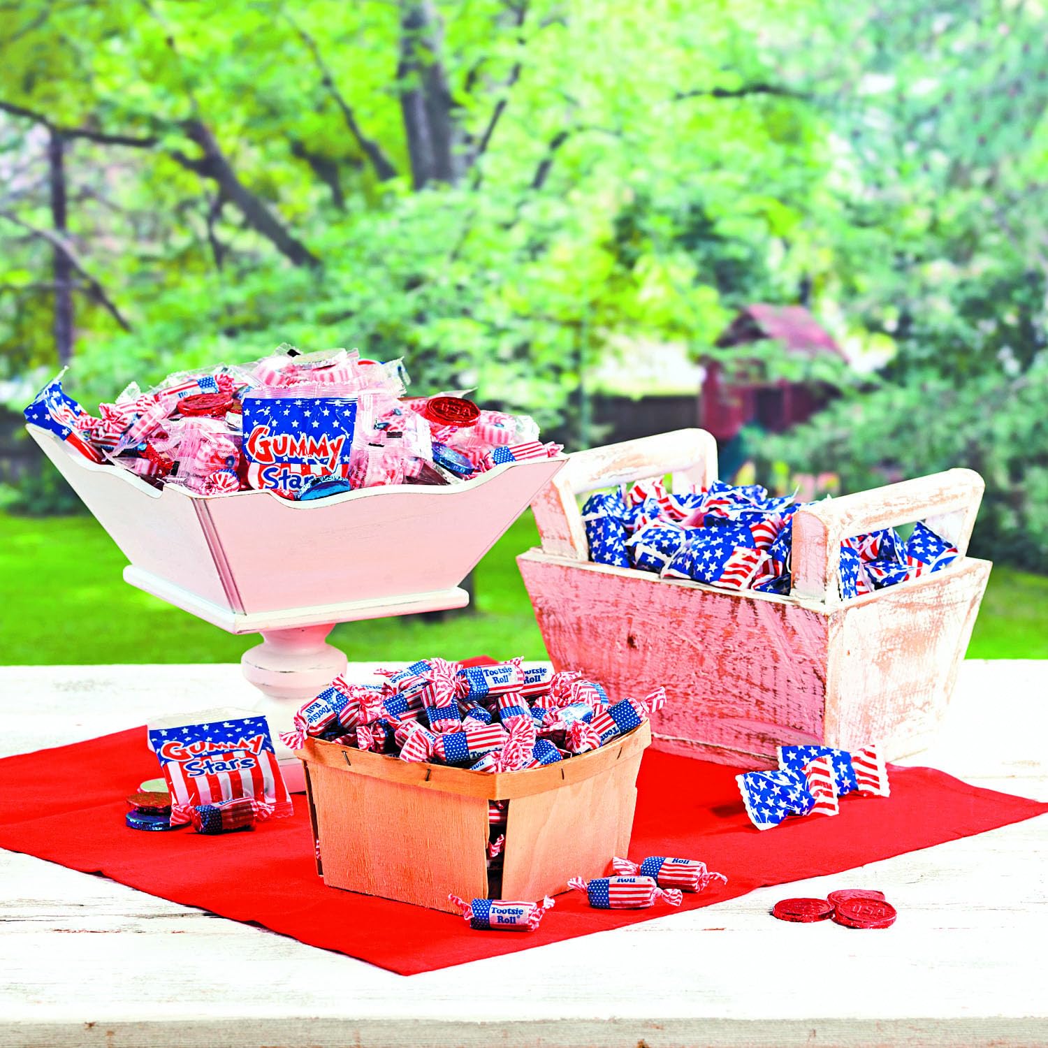 Fun Express Red White and Blue Candy Bulk 60 oz - Patriotic Candy Individually Wrapped 312 Pieces for 4th of July, Veterans Day, Memorial Day | Parade
