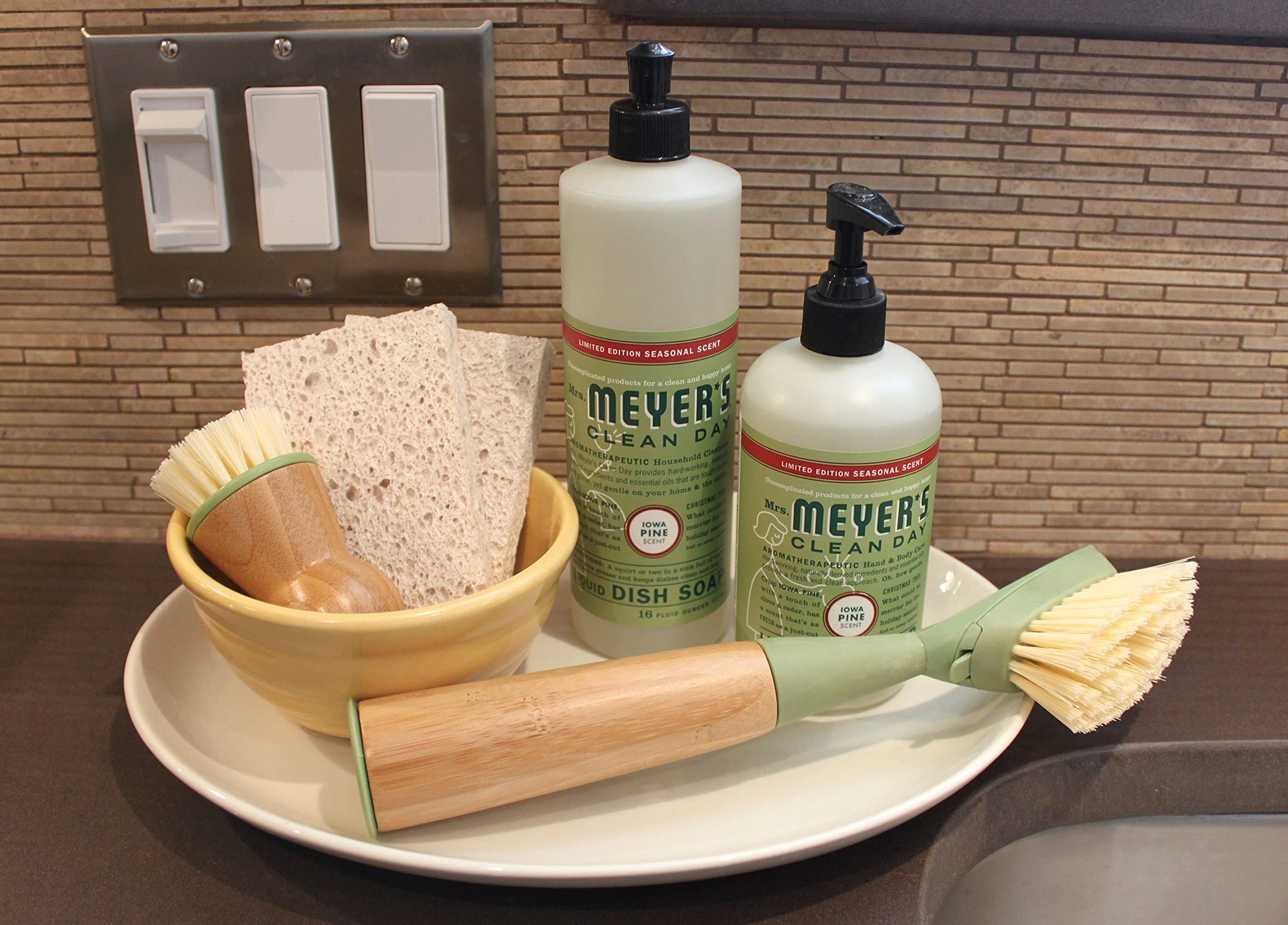 Mrs. MEYER'S Multi Surface Spray Cleaner ? Iowa Pine ? 16 fl oz (Pack of 12)