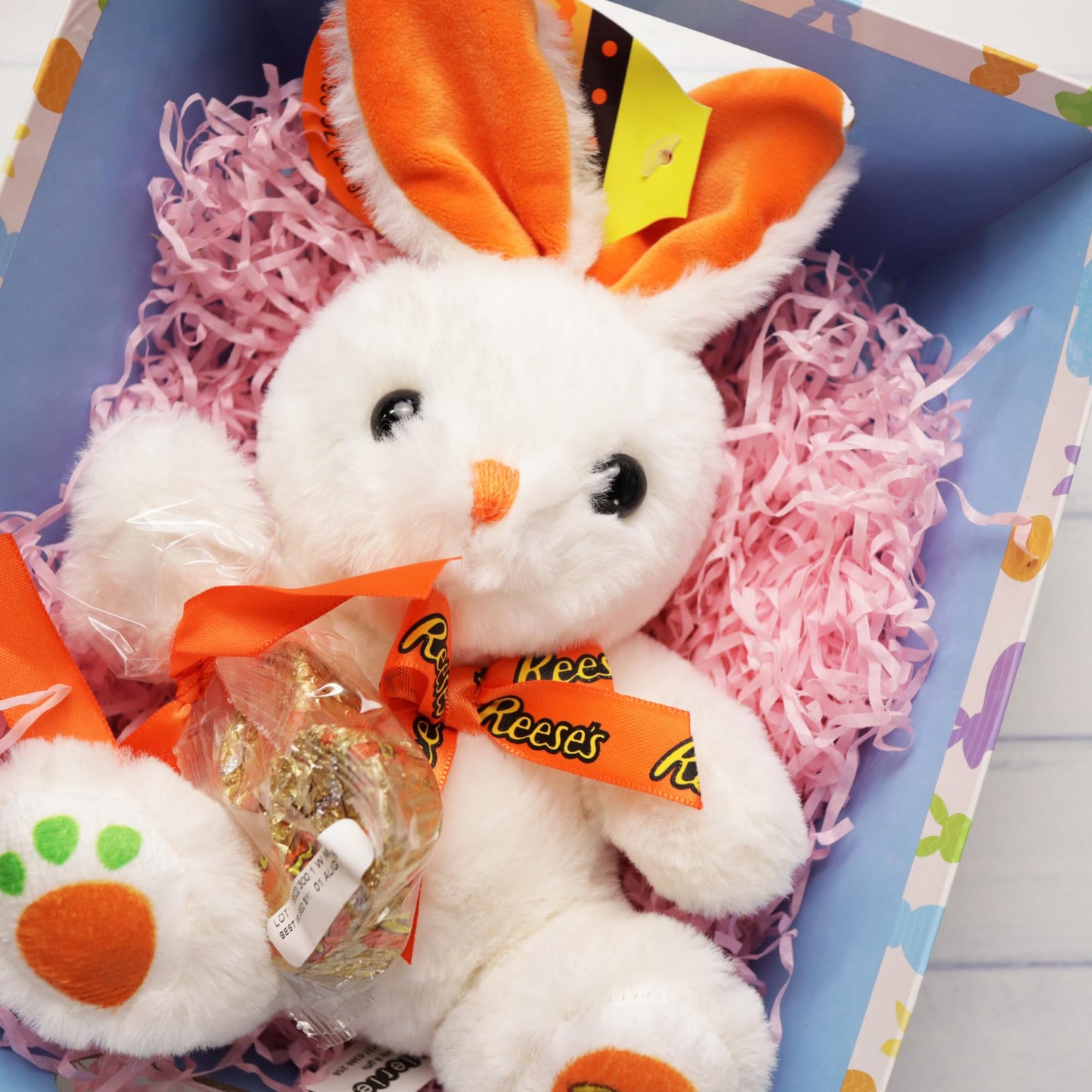 Reese's Peanut Butter Cups and Easter Bunny Plush, Includes 3 Milk Chocolate Candies, Basket Stuffer Treats, 0.93 Ounces