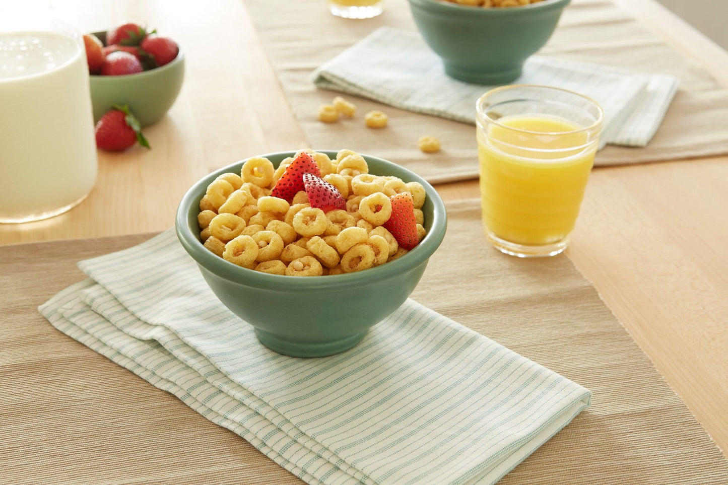 Honey Ohs! Cereal, Crunchy Sweetened Corn, Oats and Rice Os, Family Size Breakfast, 20 oz Box
