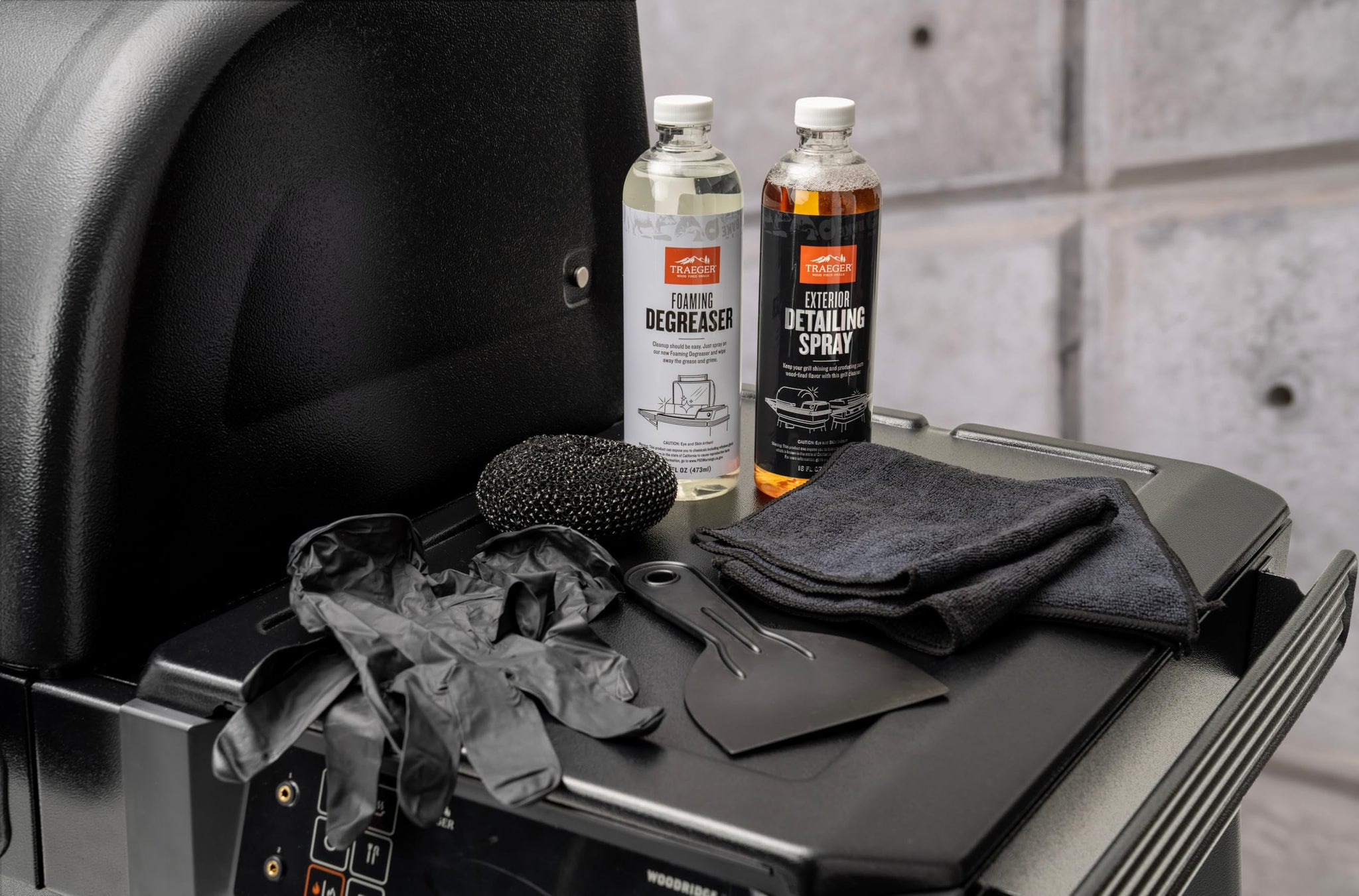 Traeger Grills Deep Cleaning Kit - Exterior Detailing Spray (16oz), Foaming Degreaser (16oz), Grill Scraper & Pad, Microfiber Towels, Nitrile Gloves