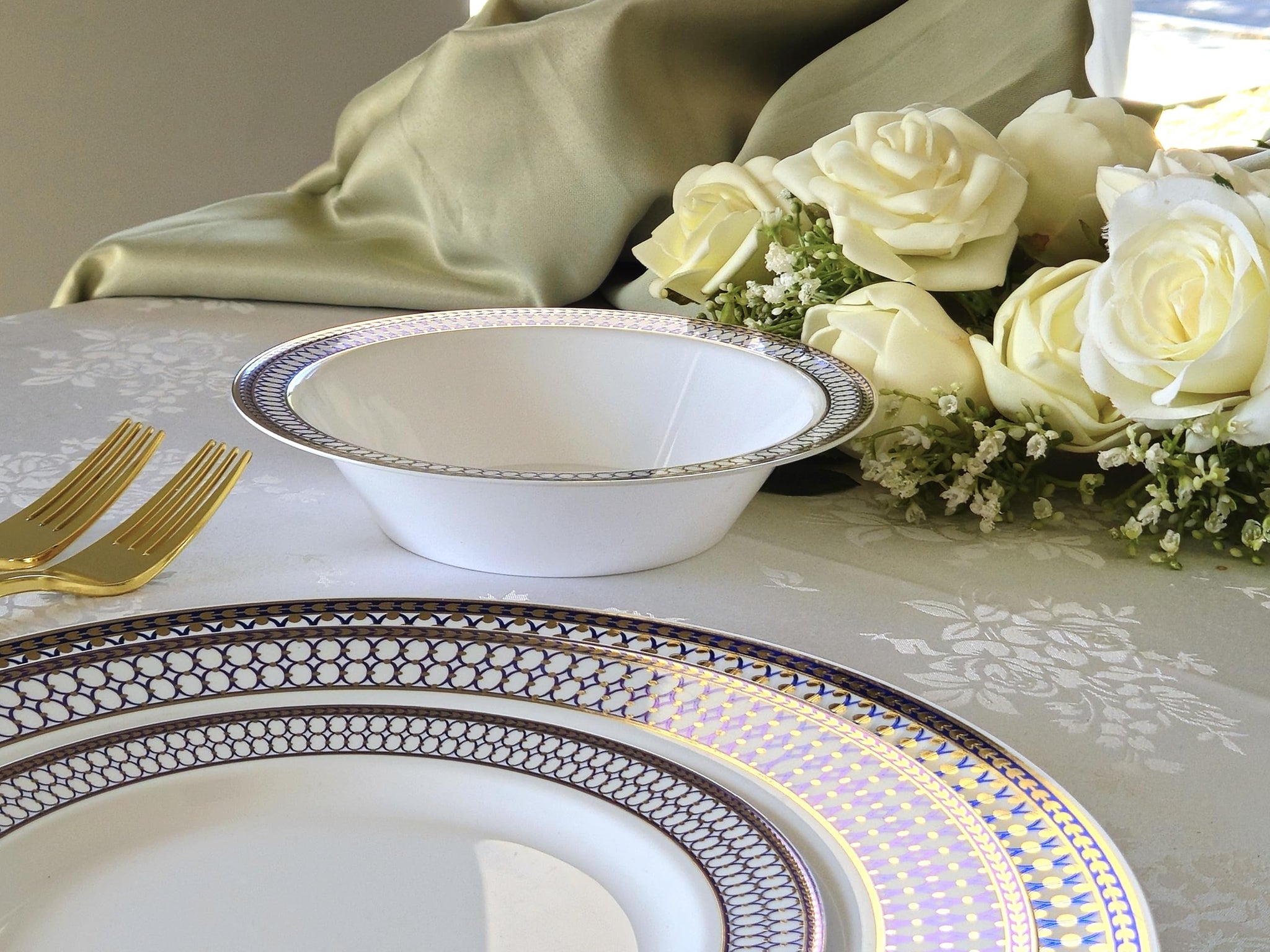 " OCCASIONS " 120 Plates Pack, Heavyweight Disposable Wedding Party Plastic Plates (10.5'' Dinner Plate, Odyssey in White/Blue & Gold)