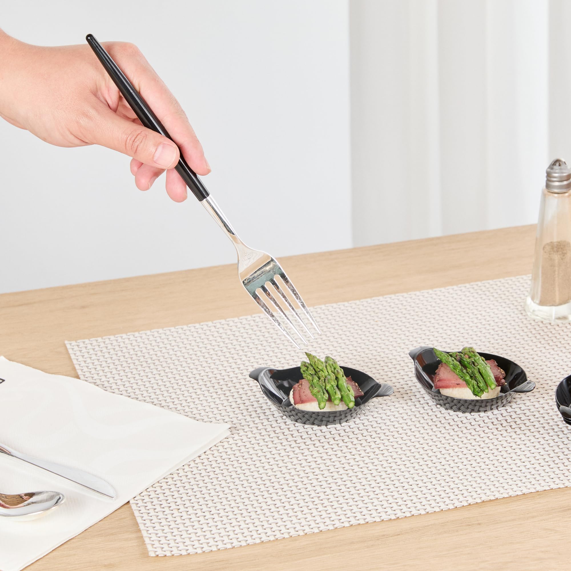 Restaurantware 3.8 x 2.5 Inch Mini Handled Plates 100 Durable Appetizer Plates - With Handles Disposable Black Plastic Handled Plates Suitable