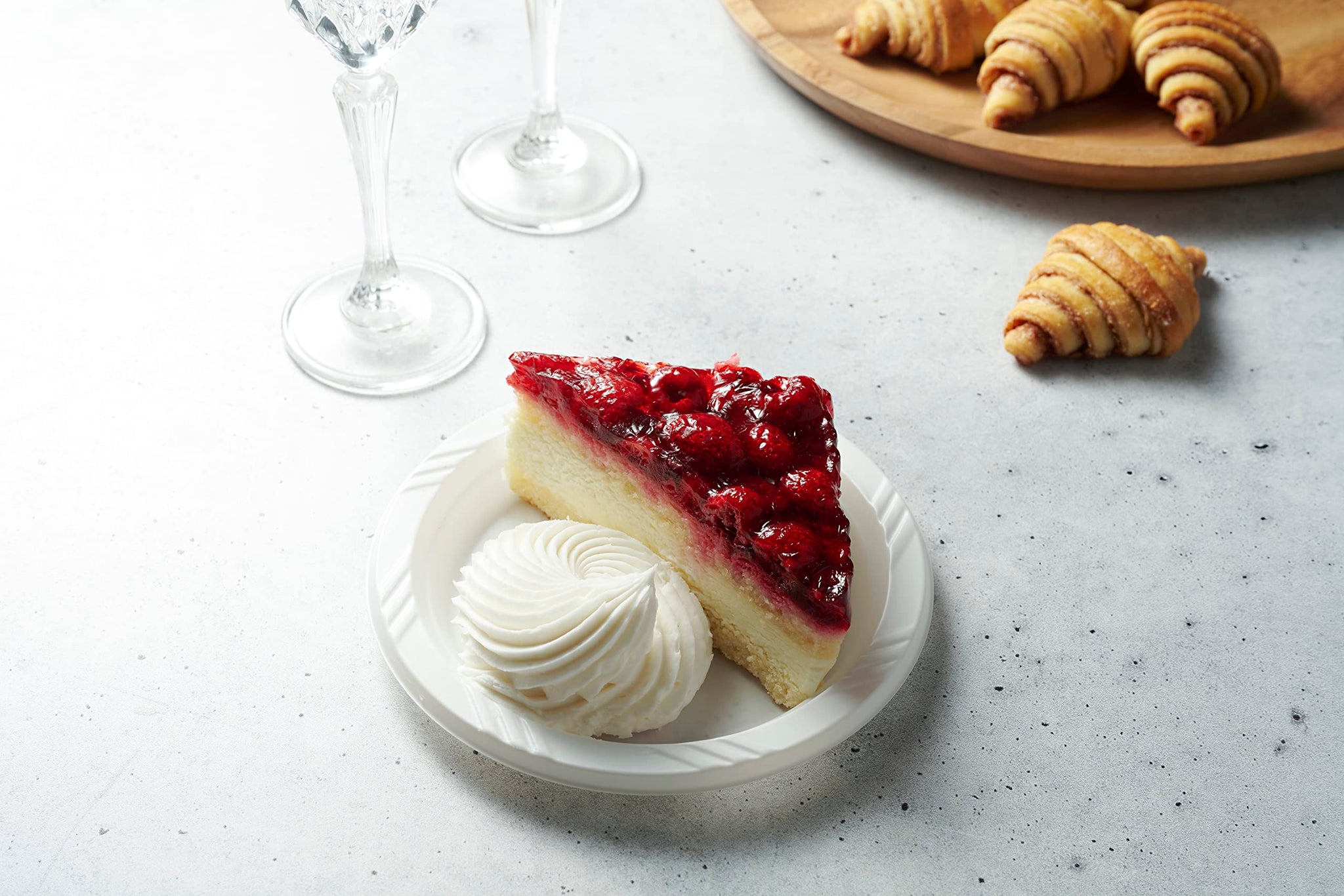 Munfix 200 White Plastic Dessert Plates, 6 Inch Disposable Plates, Bulk Pack for Party, BBQ, Picnic, Parties, Travel and Events, Microwavable