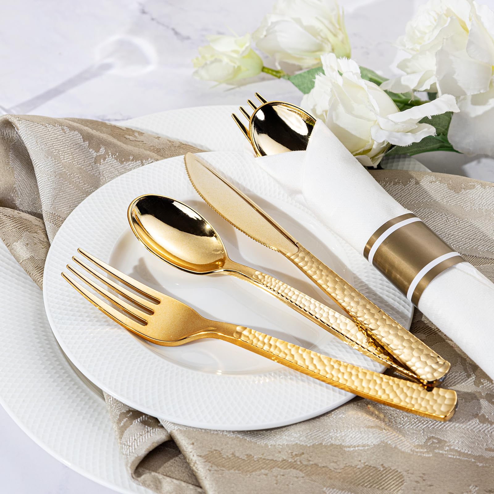 WELLIFE 50 Pack Gold Plastic Silverware with Pre Rolled Napkins,Hammer Pattern Design,Plastic Cutlery Includes: 50 Forks,50 Knives,50 Spoons,50