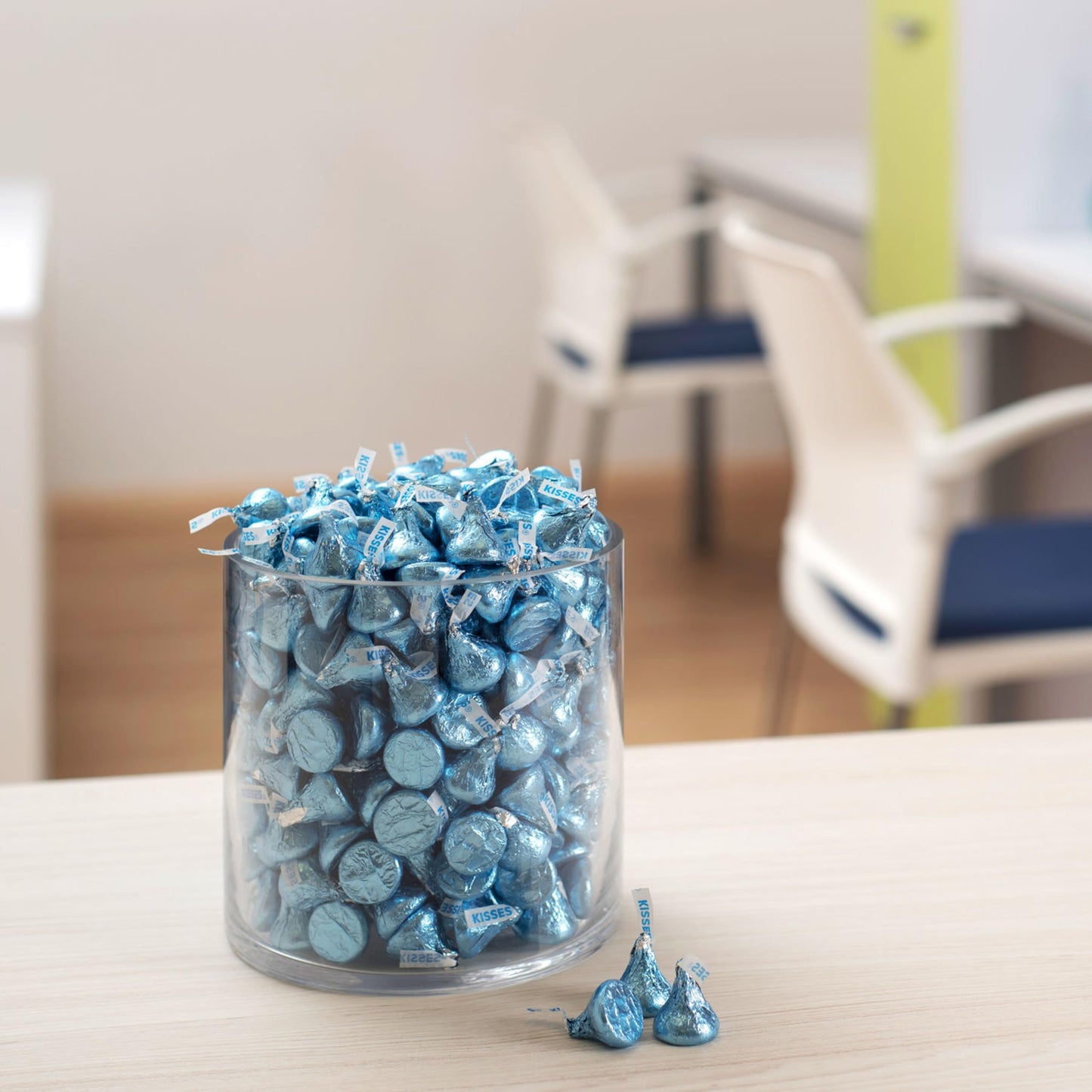 HERSHEY'S KISSES Milk Chocolate Candy Bulk Bag, Great Holiday Candy and Stocking Stuffers, 60 oz