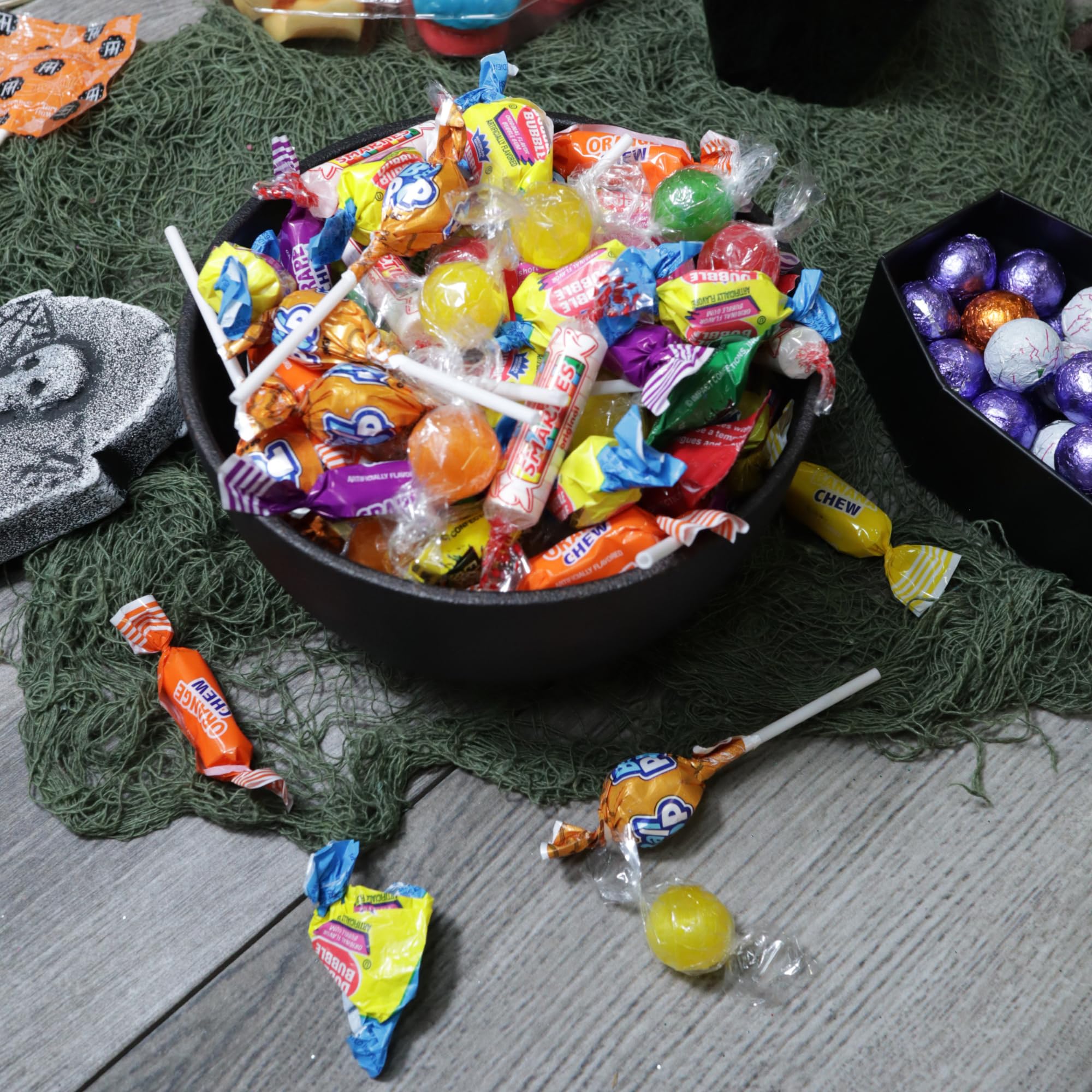 Frankford Bulk Halloween Trick or Treat Candy, Individually Wrapped Assorted Treats, 100+ Pieces, 18 Ounce Bag