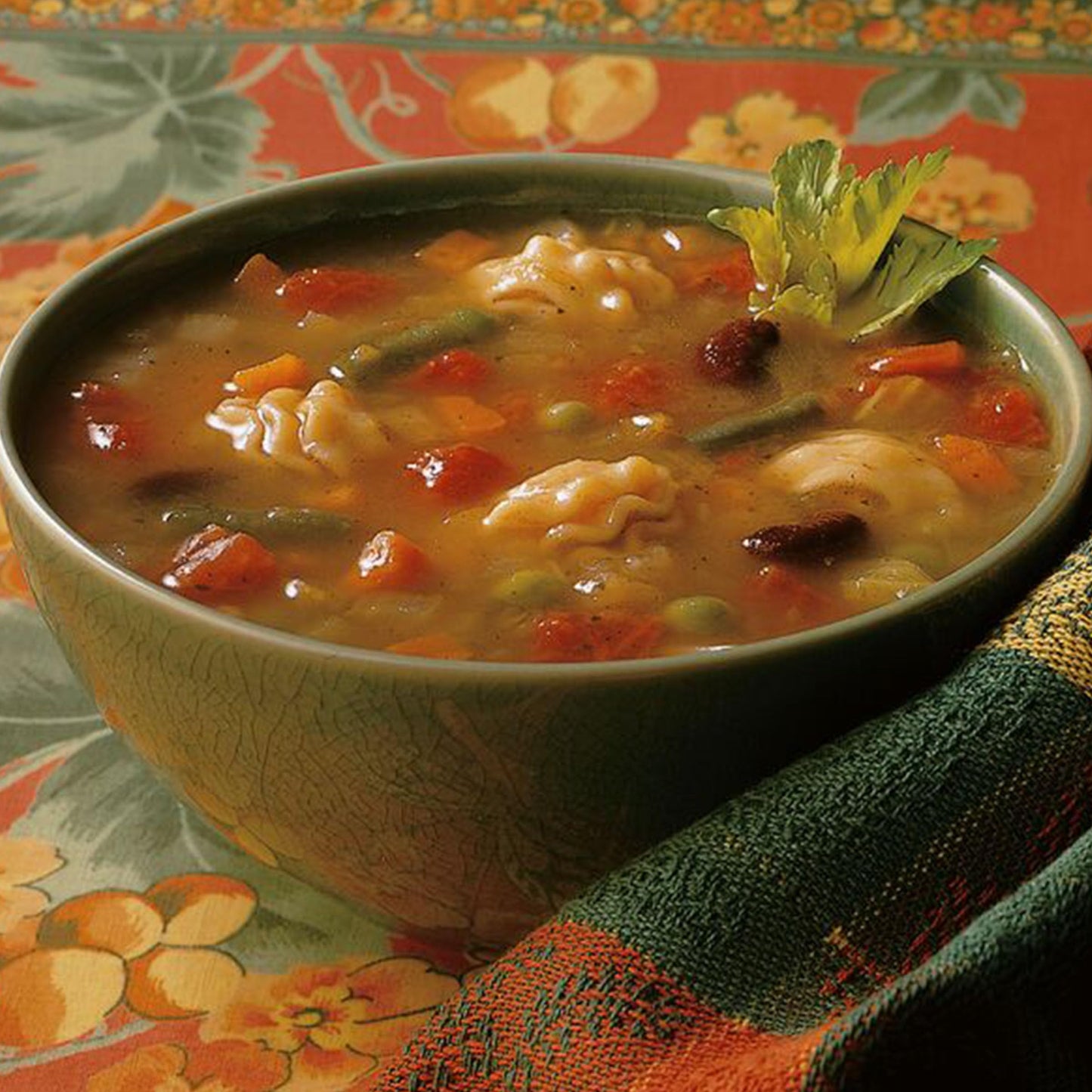 Amy’s Soup, Vegan Minestrone Soup, Light in Sodium, Made With Organic Vegetables, Beans and Pasta in Tomato Broth, Canned Soup, 14.1 Oz