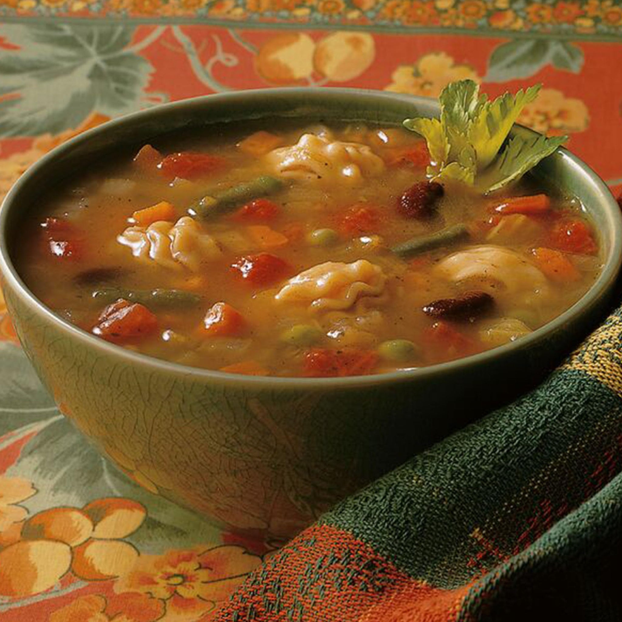Amy’s Soup, Vegan Minestrone Soup, Light in Sodium, Made With Organic Vegetables, Beans and Pasta in Tomato Broth, Canned Soup, 14.1 Oz
