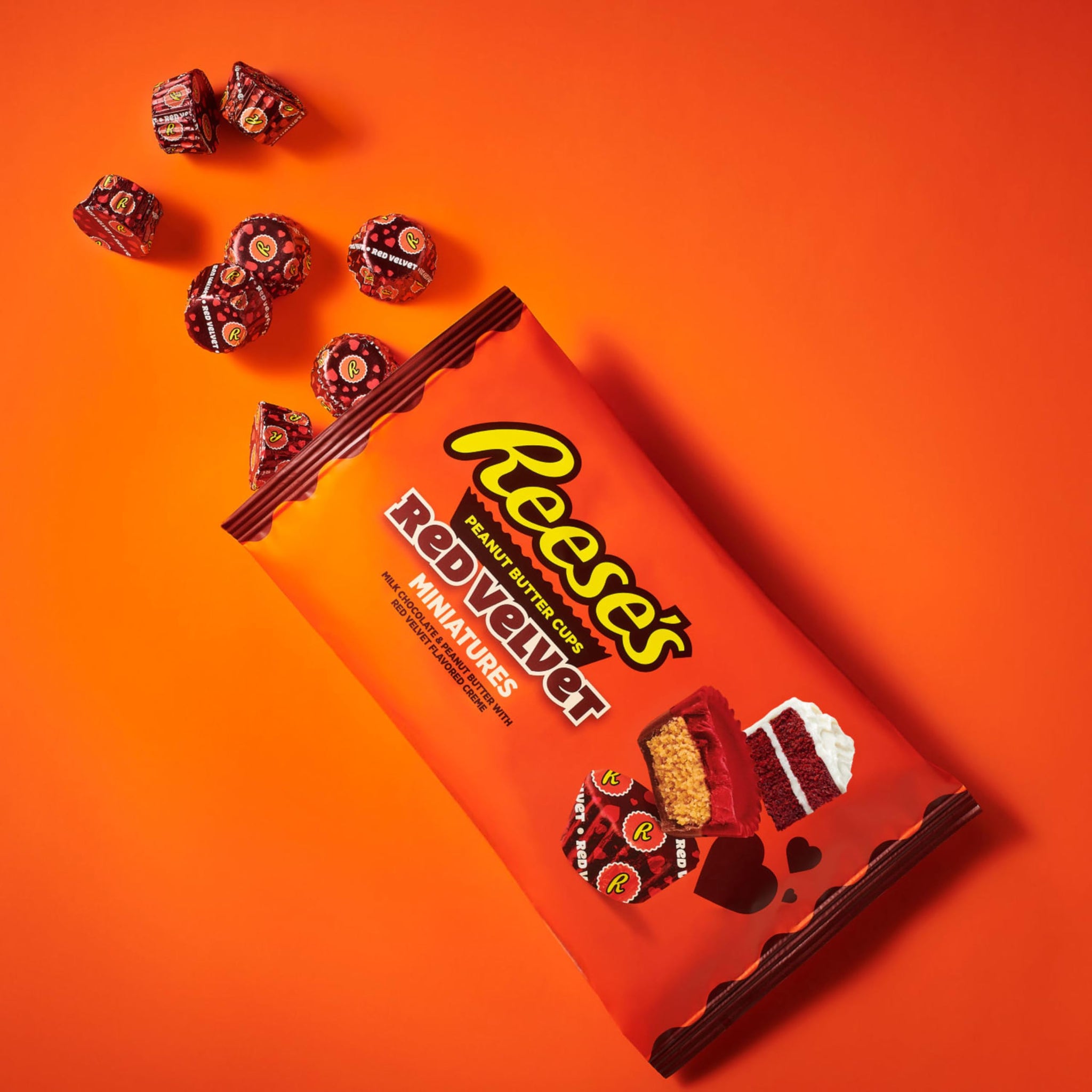 REESE'S Miniatures Red Velvet Flavored Milk Chocolate Peanut Butter Cups, Valentine's Candy Bag, 9.3 oz