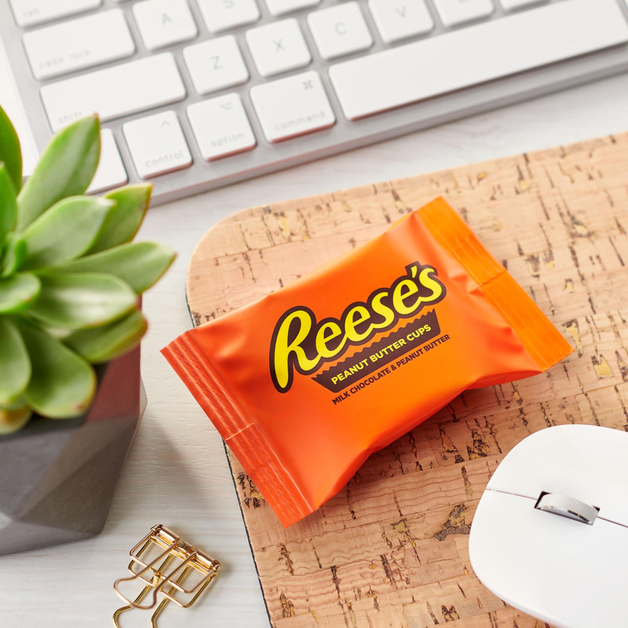 REESE'S Milk Chocolate Snack Size Peanut Butter Cups, Candy Bag, 33 oz (60 Pieces)