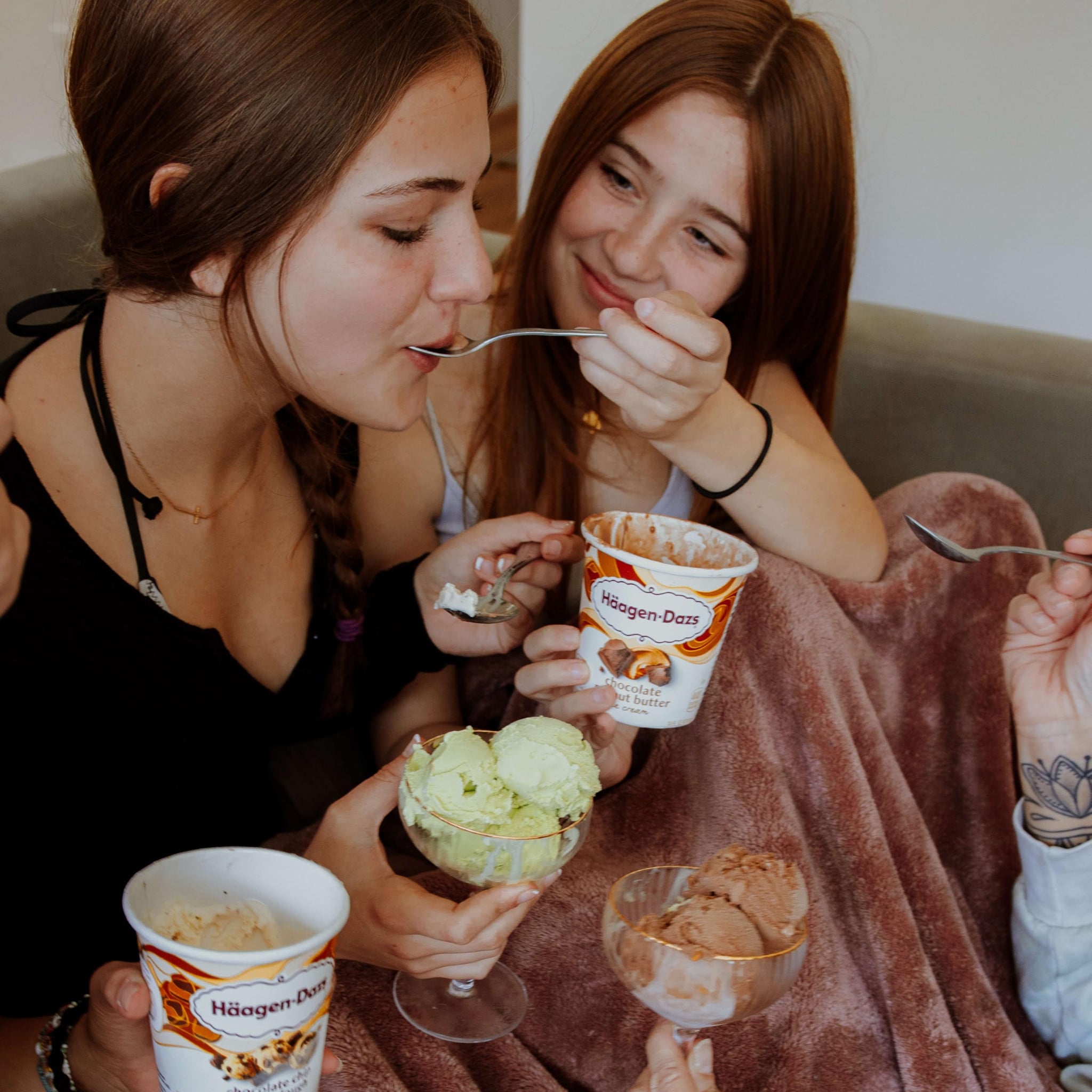 Haagen-Dazs Ice Cream Frozen, chocolate, 14 Ounce
