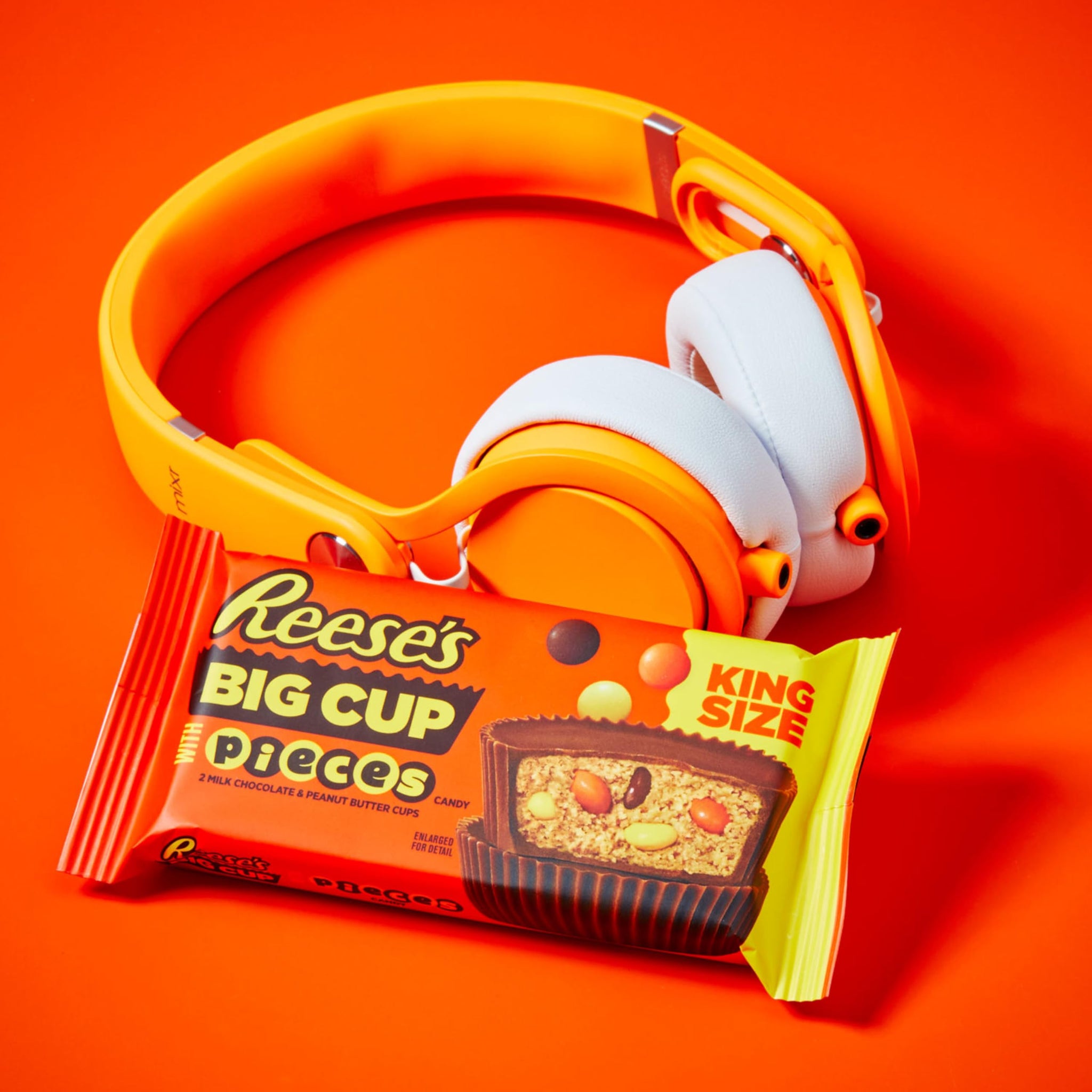 REESE'S Big Cup with Pieces Milk Chocolate King Size Peanut Butter Cups, Candy Packs, 2.8 oz (16 Count)