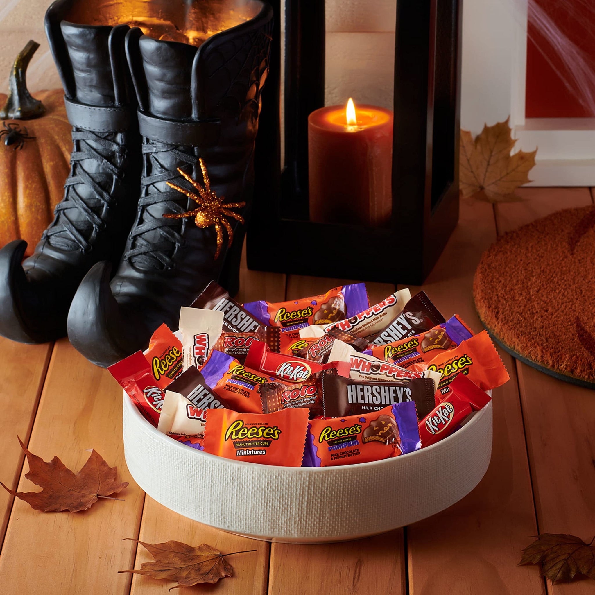 Hershey Assorted Chocolate Flavors Miniatures, Halloween Candy Bulk Bag, 46.17 oz (155 pieces)