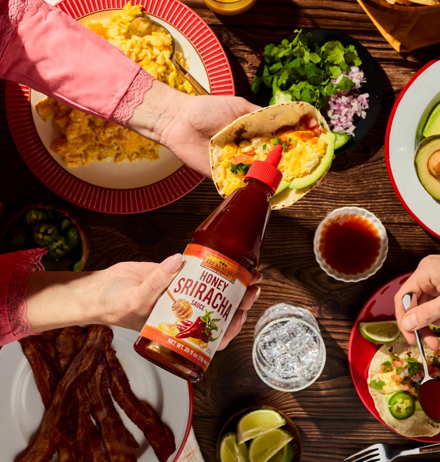 Lee Kum Kee Honey Sriracha Sauce (20 oz - 1 Pack), Sweet and Spicy Flavor, Perfect for Marinades, Dips, Glazes, Stir-Fry, Drizzles, Sauces, Burgers