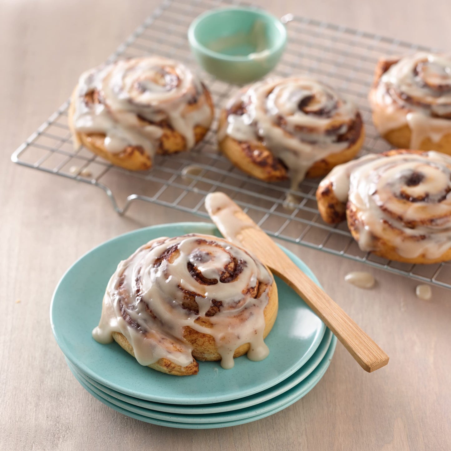 Annie's Organic Cinnamon Rolls with Icing, Refrigerated Dough, 5 Rolls, 17.5 oz