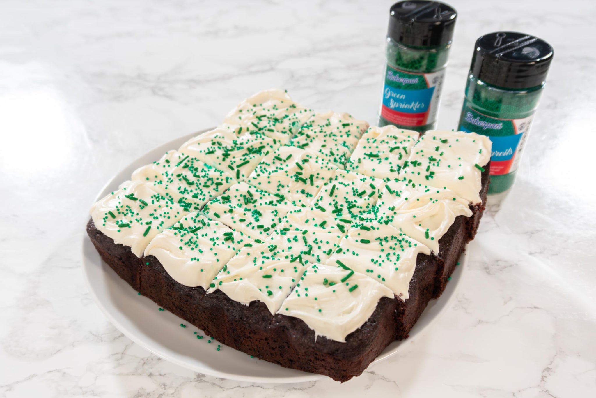 Bakerpan Green Jimmies Sprinkles - 6 Ounces Green Sprinkles for Cake Decorating, Edible Sprinkle for Cupcakes, Ice Cream & Cookies (Made in USA)
