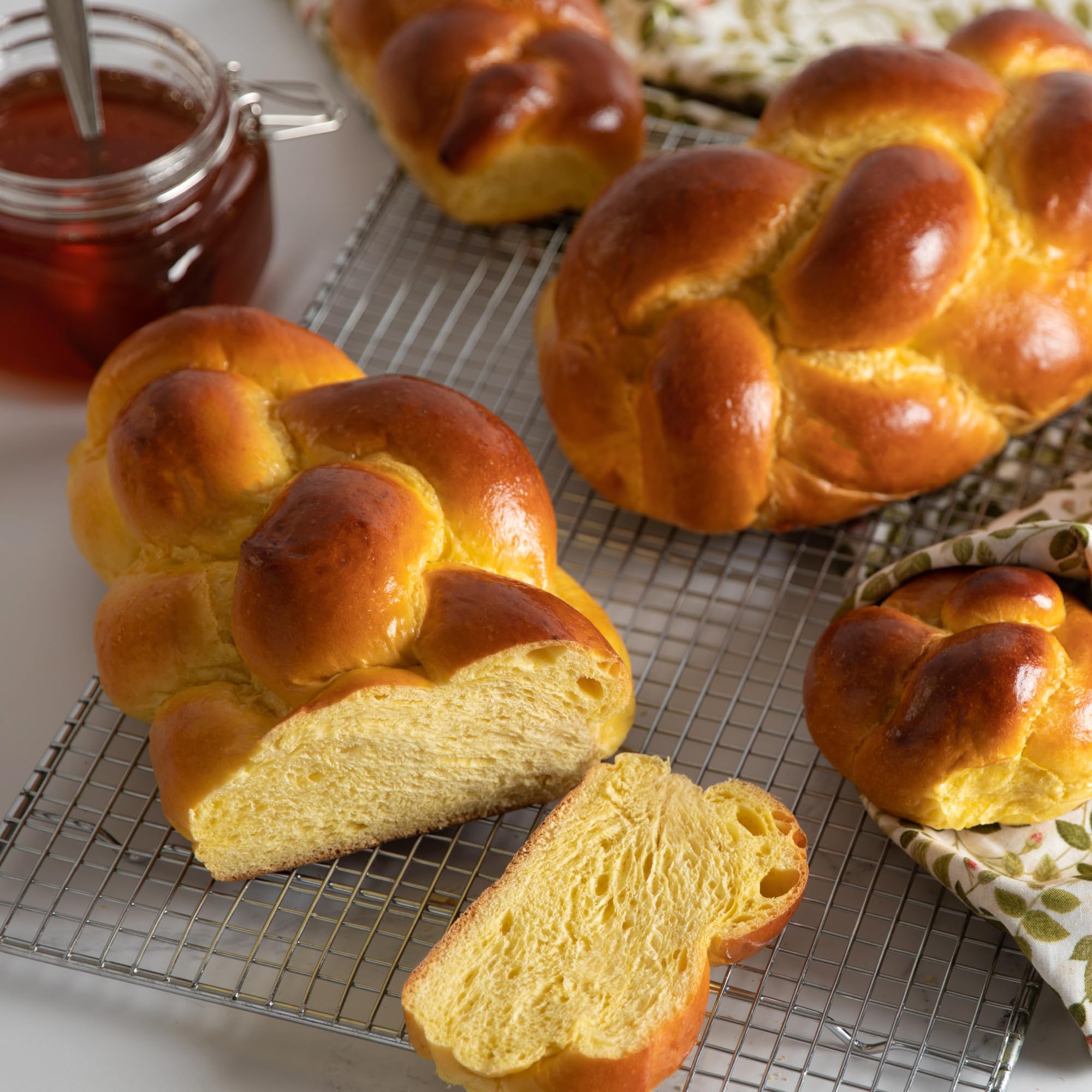 Stern's Bakery Kosher Challah Bread-15 Ounce Traditional Braided Challah | Fresh & Delicious | Kosher, Dairy & Nut Free