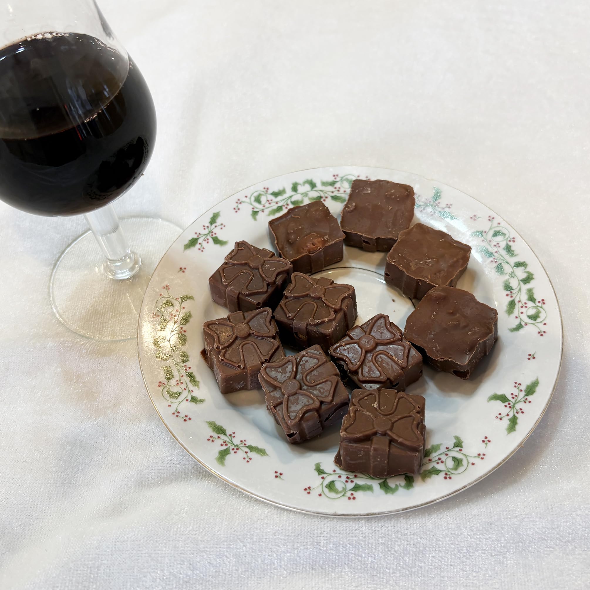 10-Piece 3 OZ Chocolate Gourmet Homemade Snack with Nuts GIFTBOX Shape Chocolate-GIFTBOX-NPF