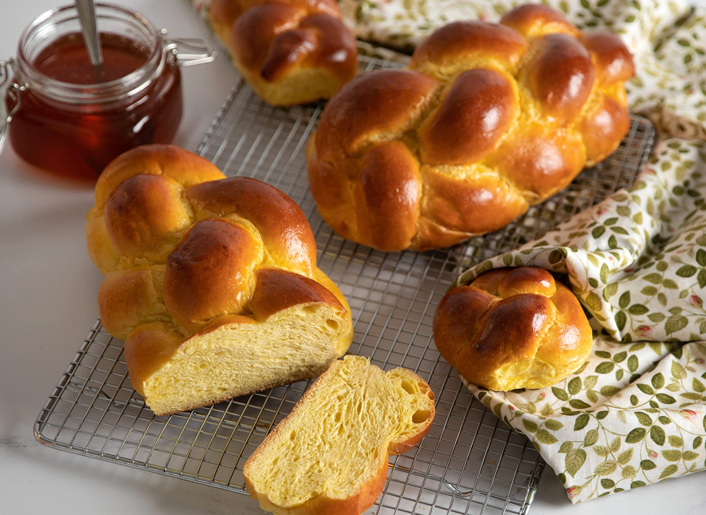 Traditional Braided Shabbat Challah Breads & Challah Rolls | Fresh & Delicious | Great for Shabbat or any Holiday | Kosher, Dairy Free & Nut Free |