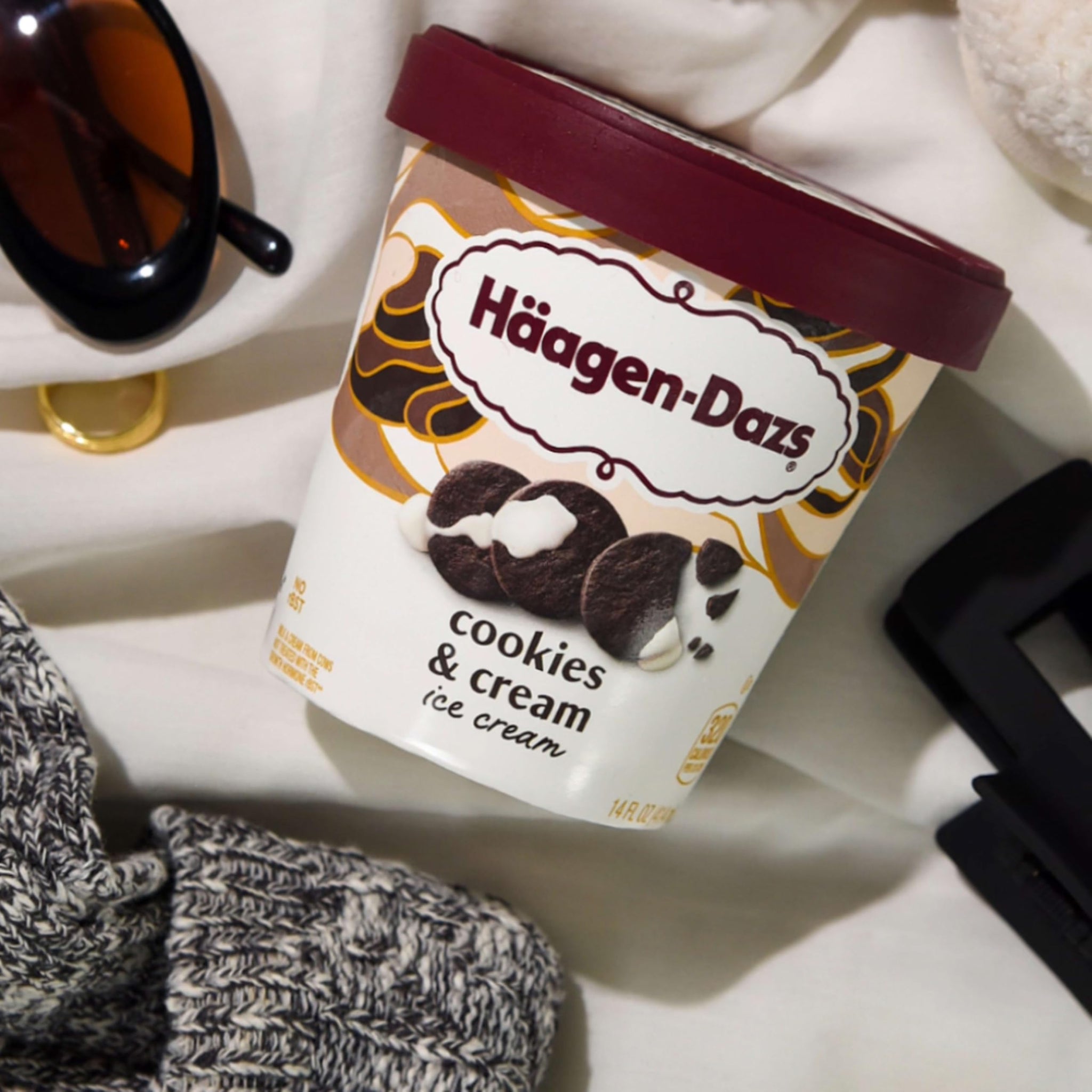 Haagen-Dazs Ice Cream, Cookies & Cream, 14 oz (Frozen)