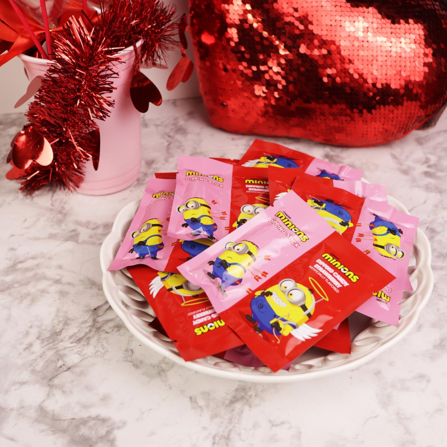 Minions Valentine's Day Friendship Candy Exchange Kit, Strawberry Flavored Dipping Powder, Party Favor Treats, 22 Packs Inside