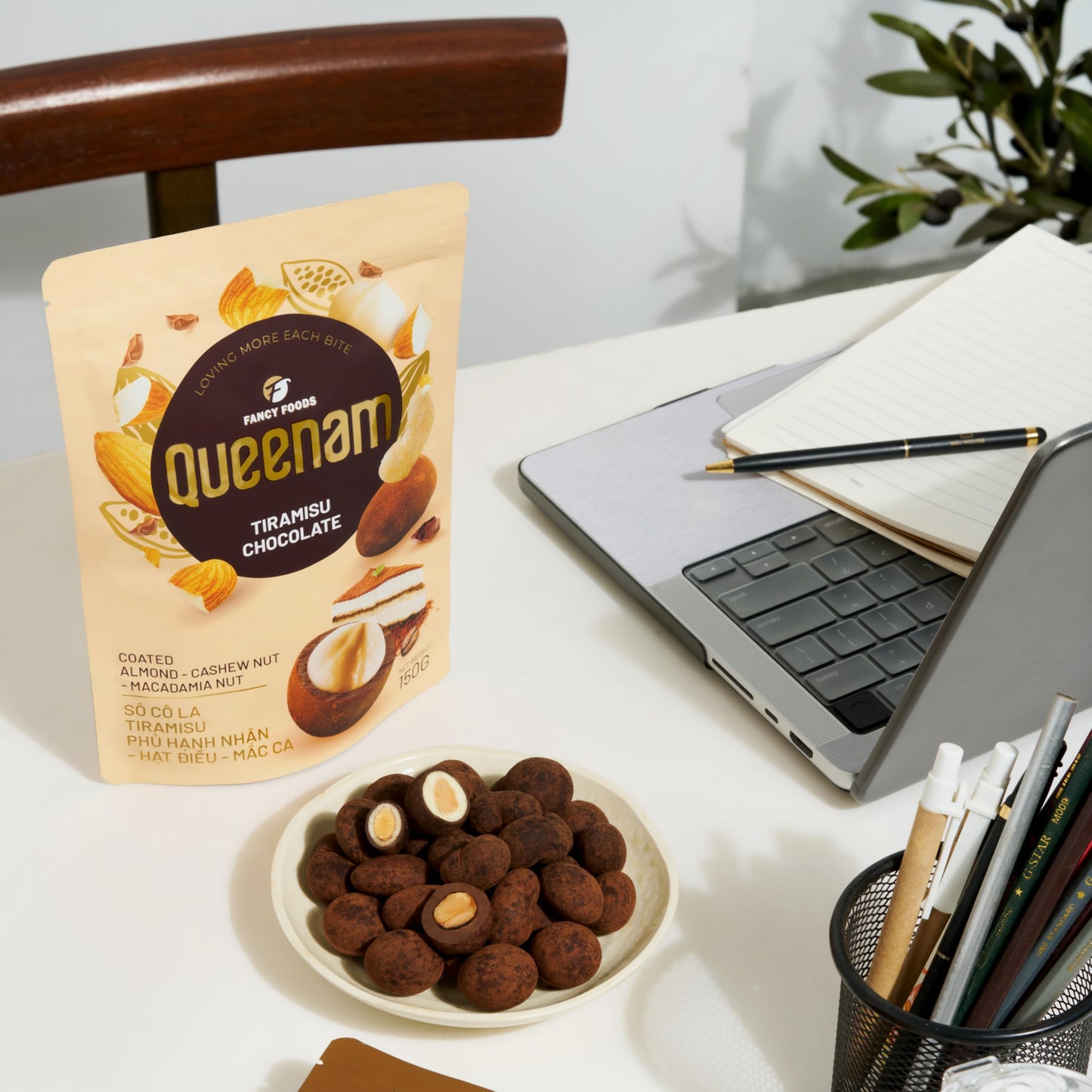 Queenam Premium Vietnamese Chocolate Flavored Nuts - Natural Fruit Flavor Healthy Snack with Almond, Macadamia & Cashew (Tiramisu Flavor)