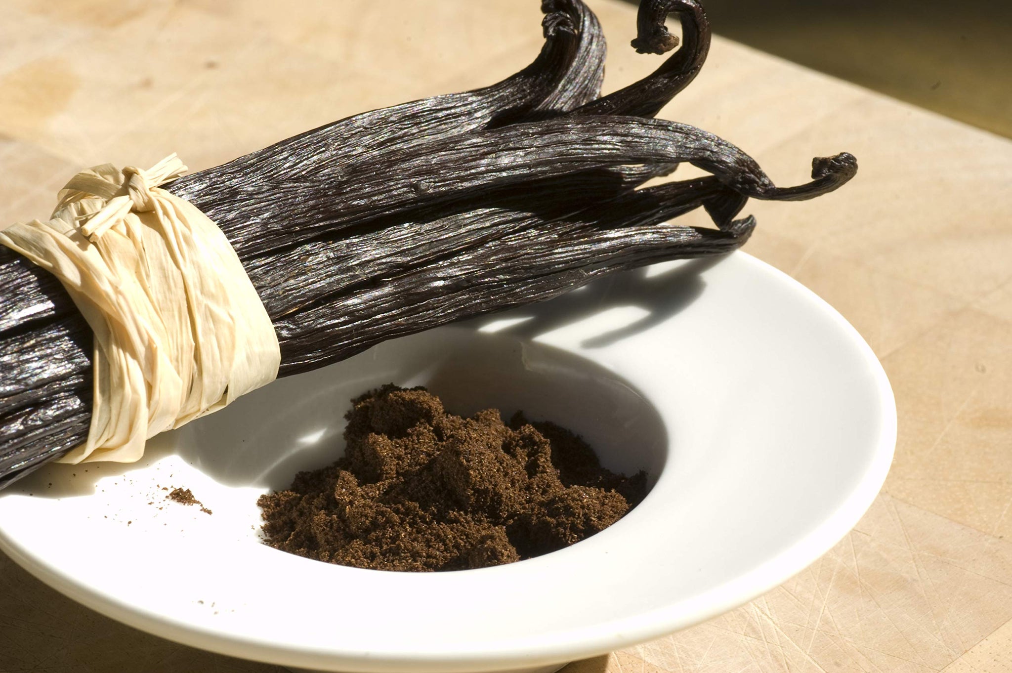 Vanilla Bean Powder - 100% Pure Ground Madagascar Vanilla Powder - For Cooking, Baking, & Additional Flavoring - Add To Coffee, Tea, Yogurt, & Shakes