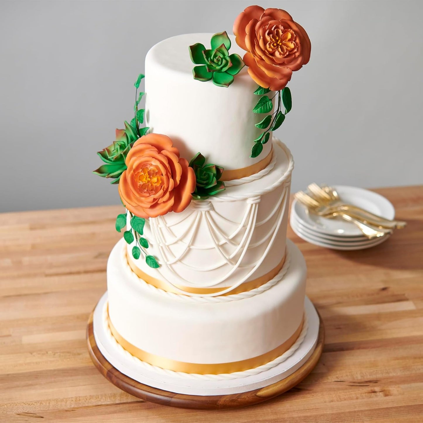 Renshaw White Fondant Icing for Cake Decorating - Ready to Roll, Edible Fondant for Cupcakes, Cookies, & Cake Decoration, Smooth & Easy to Use