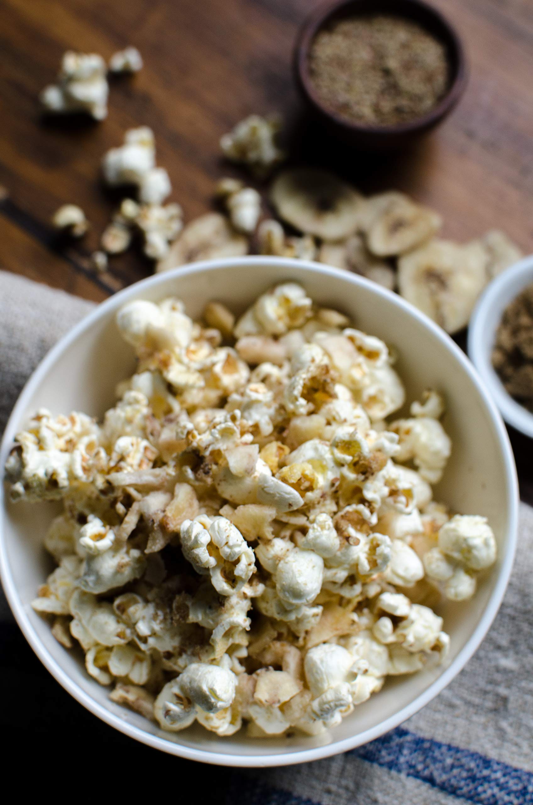 Bob's Red Mill White Popcorn, 30oz (Pack of 1) - Non GMO, Whole Grain, Vegan, Kosher