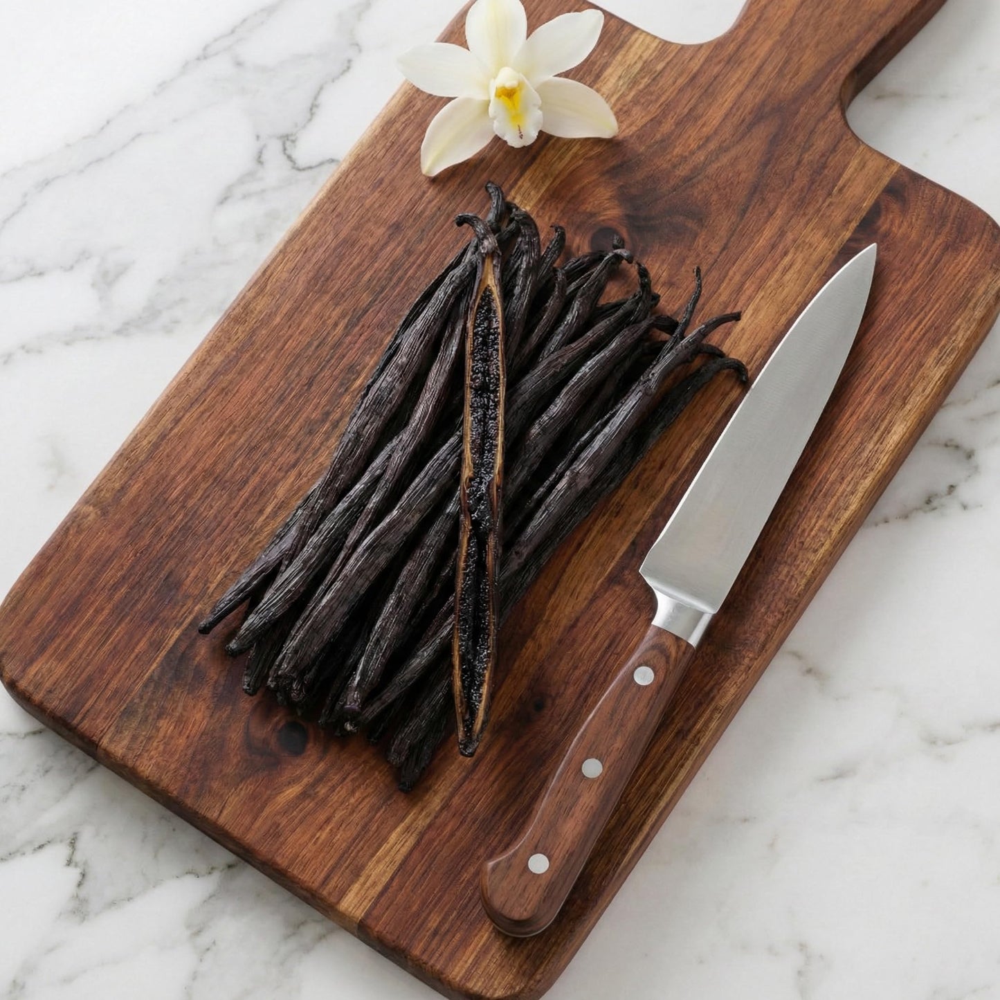 Grade A Ugandan Vanilla Beans - Plump, Moist, Oily & Fresh - Perfect for Baking, Extracts & Desserts - Pack of 25
