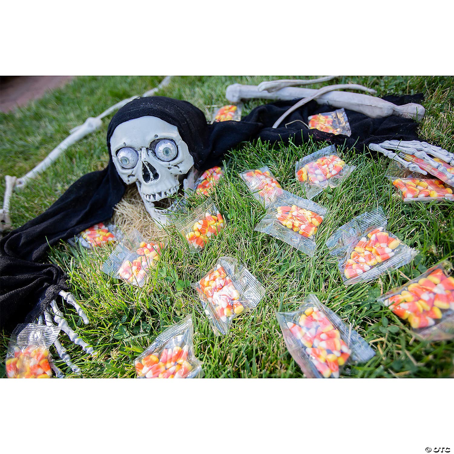 Fun Express Halloween Candy Corn Bulk 32 Individual Packets - Classic Fall Candy Mix Assorted Flavors | 2 Pounds Halloween Treats