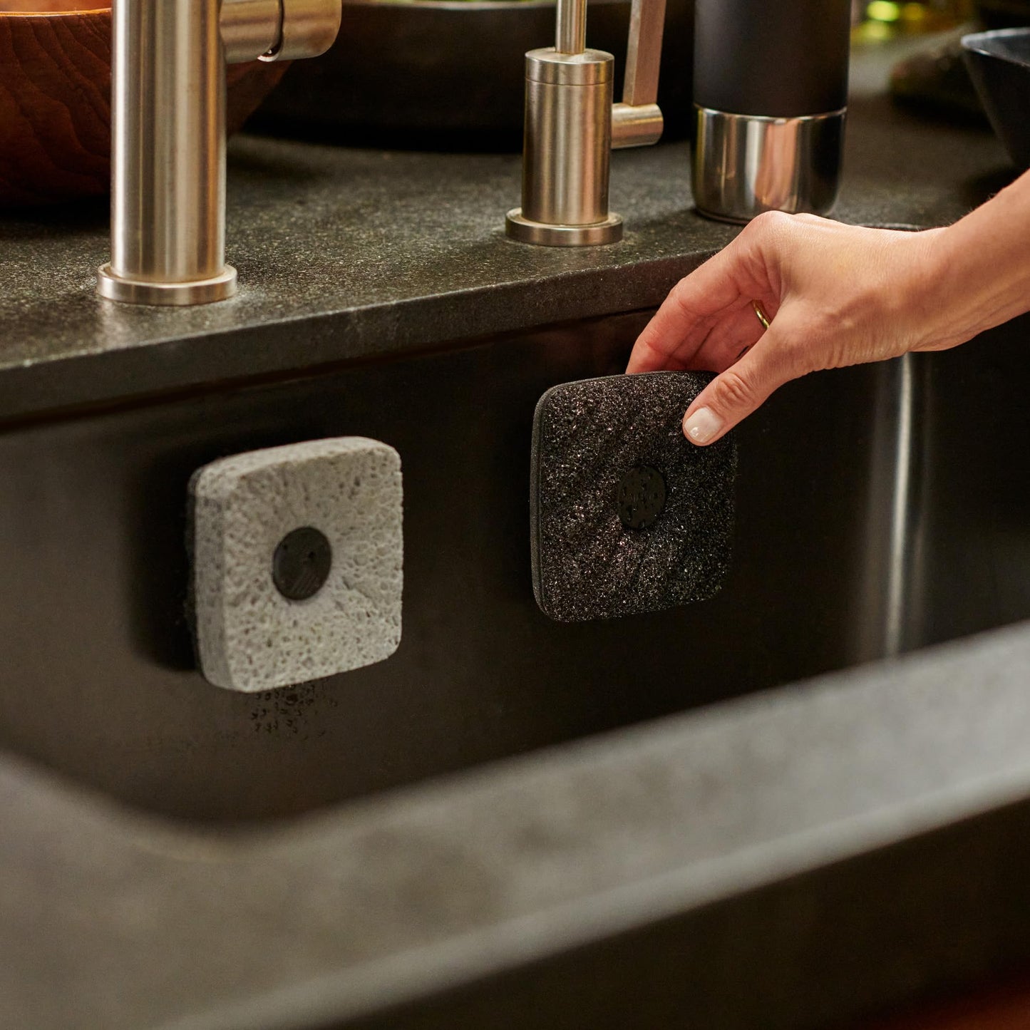 Curio Home Goods Ionic Non-Scratch Dish Sponges with Magnetized Holder, Odor Resistant Synthetic Scrub Sponges, 12 Pack, Black