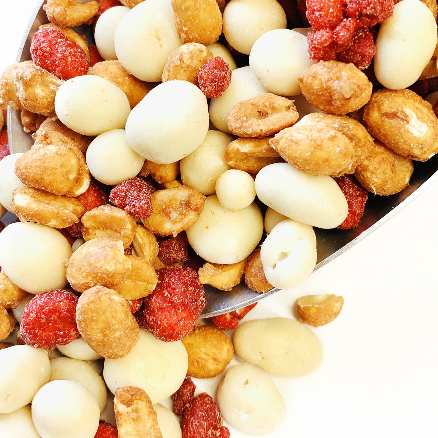 NY SPICE SHOP Candy Honey and Milk Medley Mix - 5 Pound Trail Mix Snack - Mixture of Honey Roasted Peanuts, Sugar Toasted Peanuts, Yogurt Covered